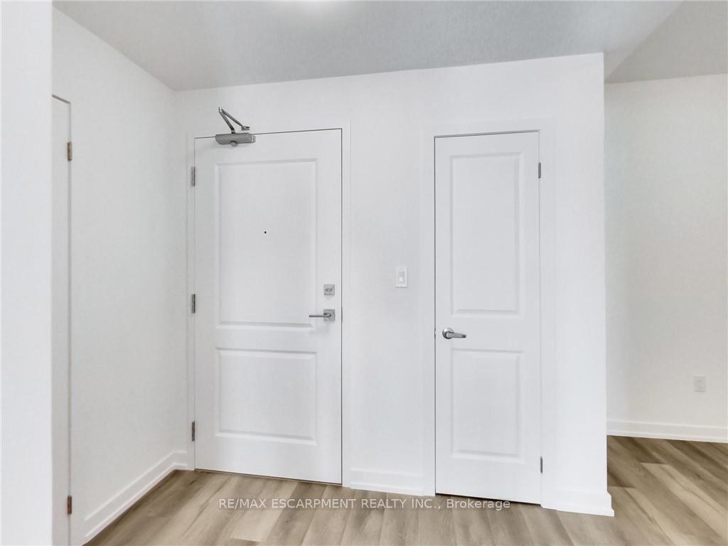 Photo 2 of Unit 1008, 470 Dundas Street E, Hamilton, Waterdown — HOMEH