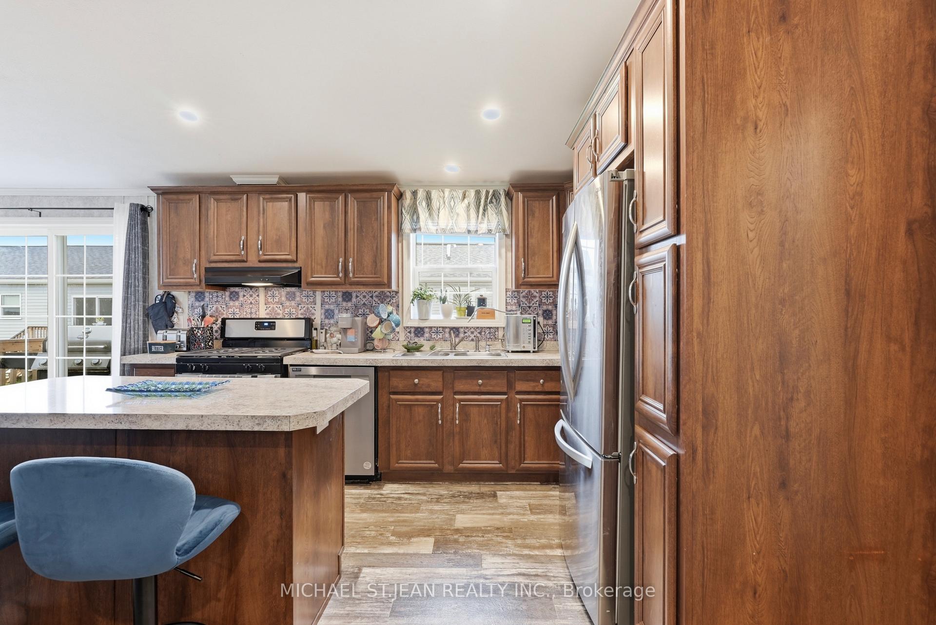 Photo 17 of 27 Hickory Hollow, Haldimand, Nanticoke — HOMEH