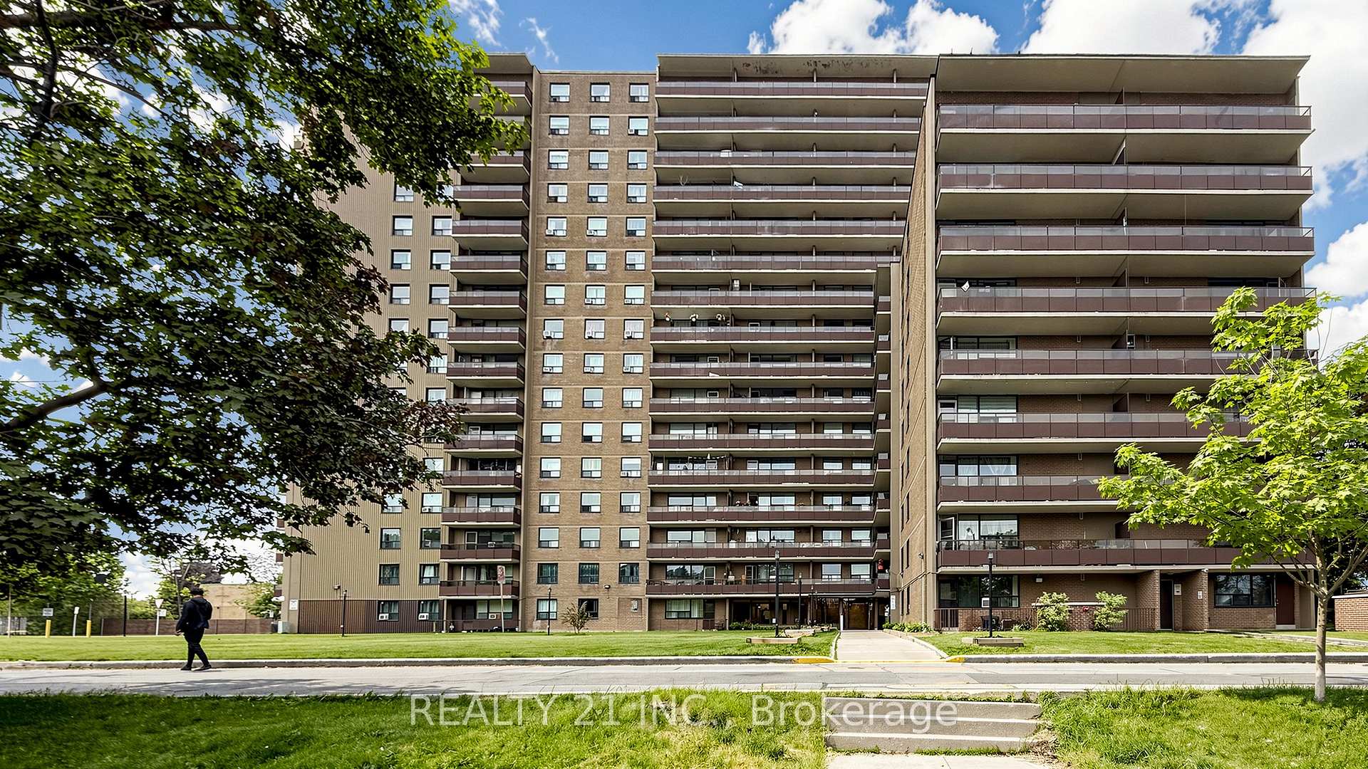 Photo 3 of Unit 819, 180 Markham Road, Scarborough, Scarborough Village — HOMEH
