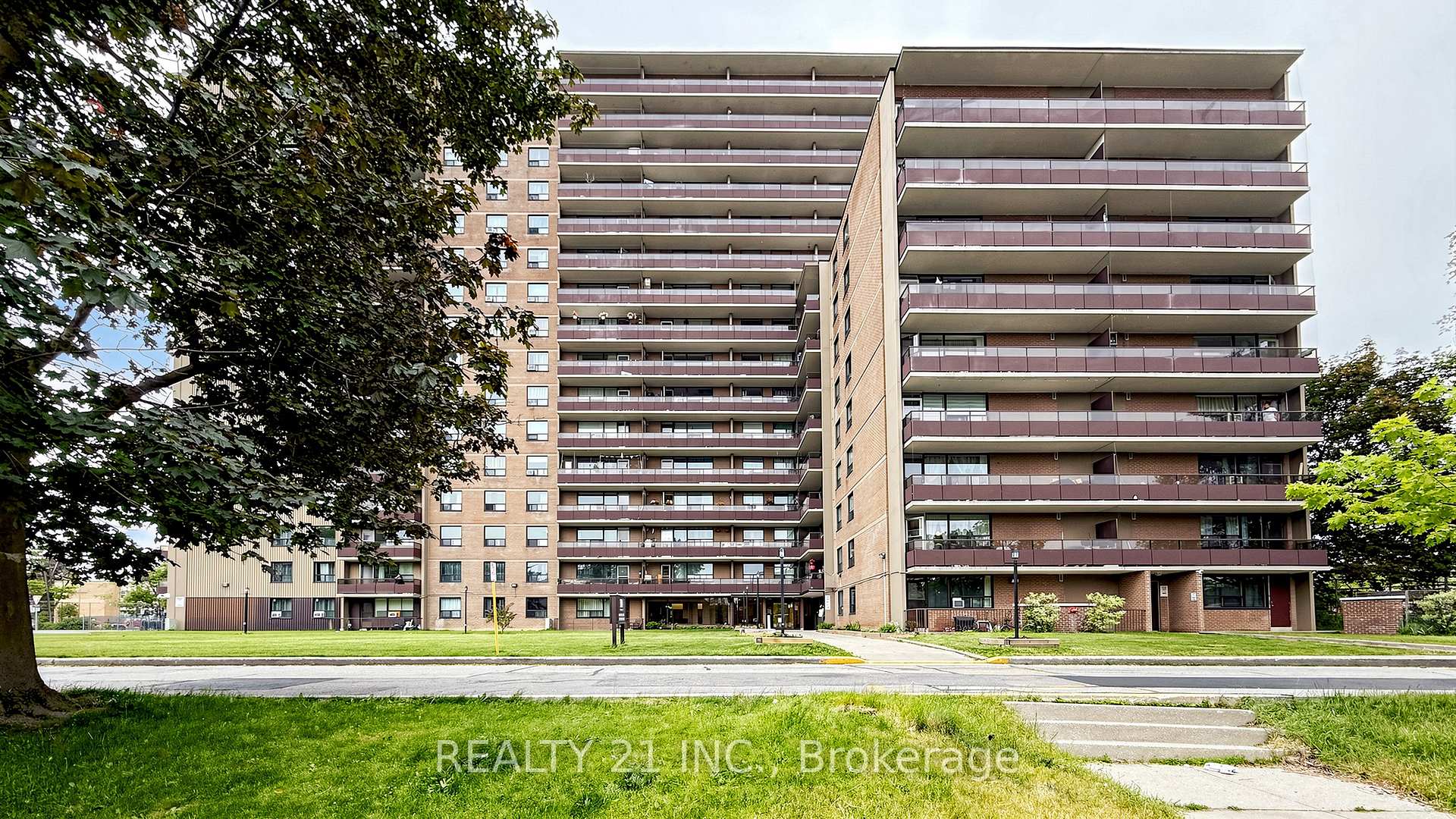 Photo 4 of Unit 819, 180 Markham Road, Scarborough, Scarborough Village — HOMEH