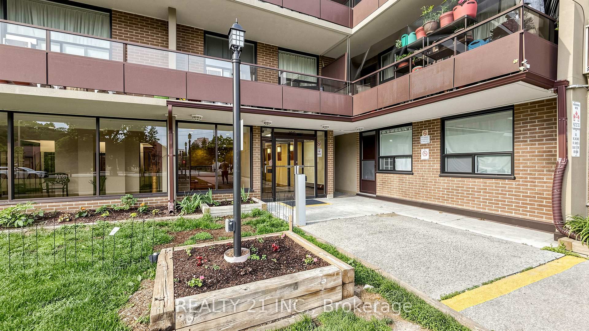Photo 9 of Unit 819, 180 Markham Road, Scarborough, Scarborough Village — HOMEH