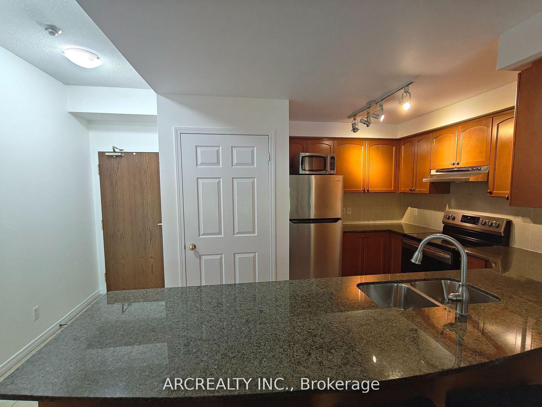 Photo 6 of Unit 406, 2 Maison Parc Court, Vaughan, Lakeview Estates — HOMEH
