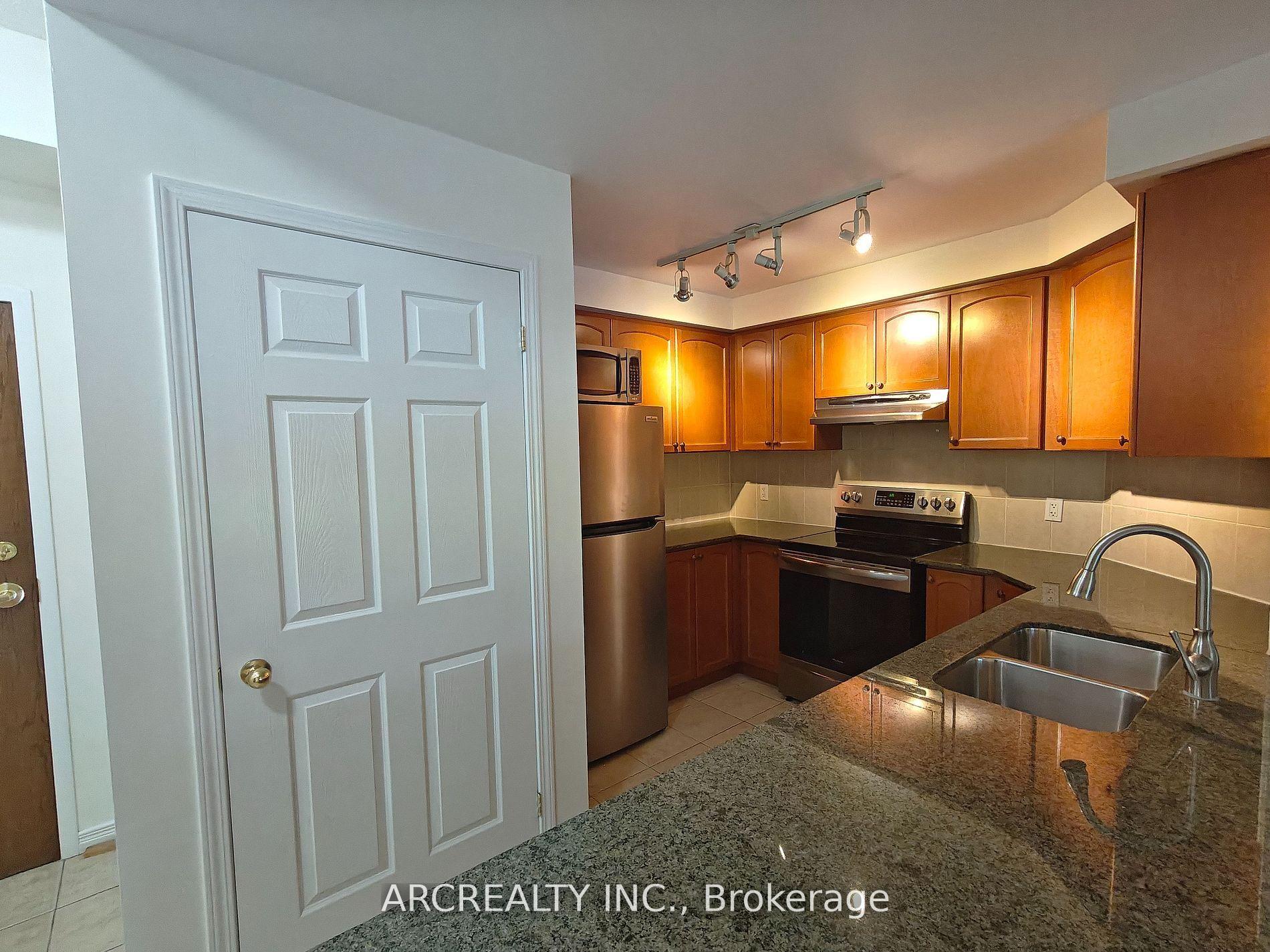 Photo 8 of Unit 406, 2 Maison Parc Court, Vaughan, Lakeview Estates — HOMEH