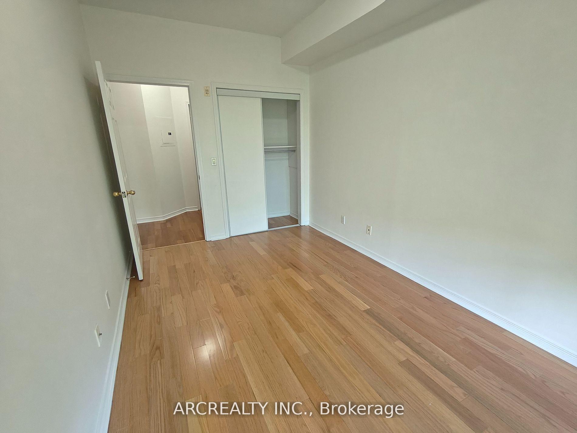 Photo 12 of Unit 406, 2 Maison Parc Court, Vaughan, Lakeview Estates — HOMEH