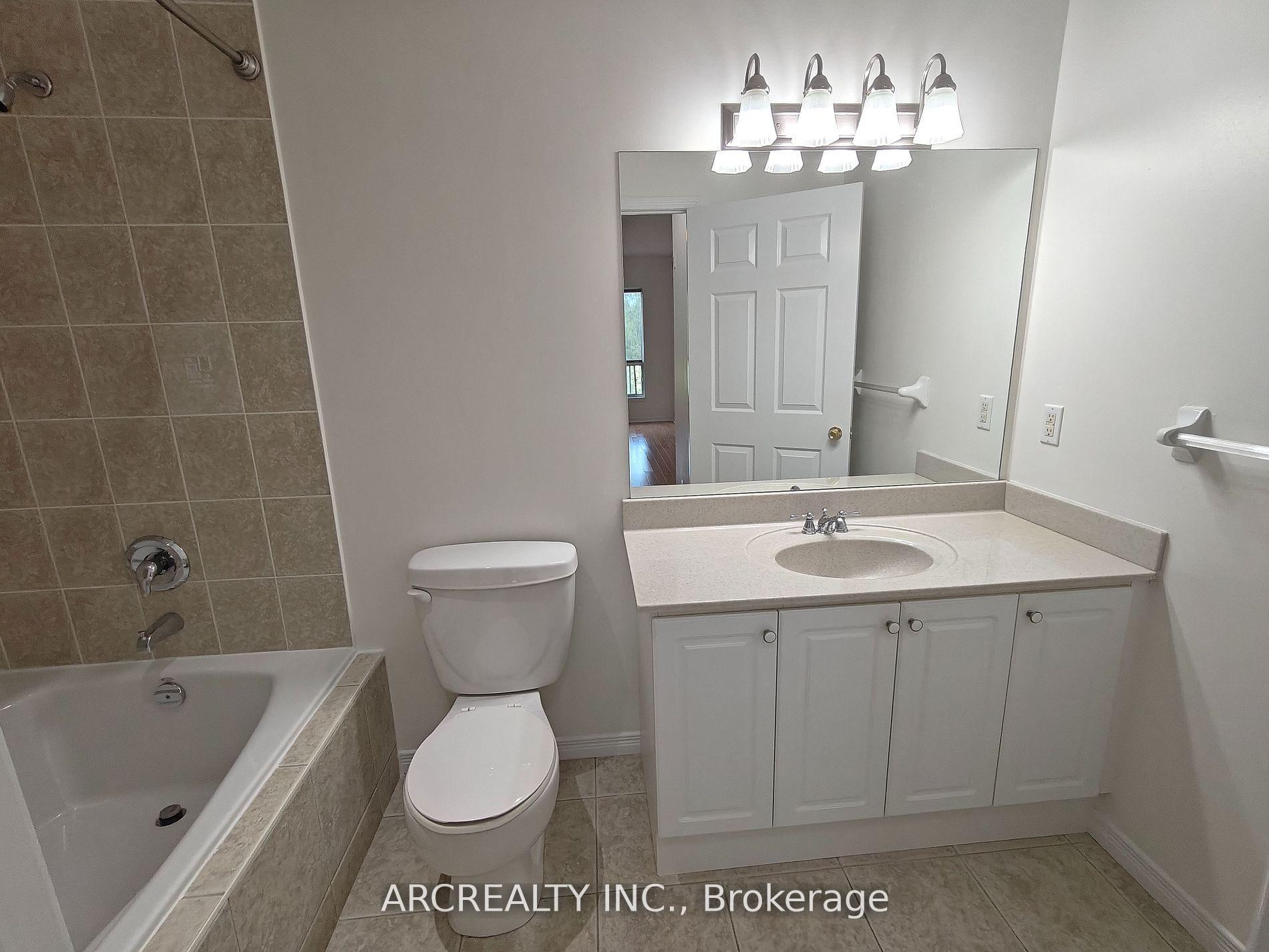 Photo 15 of Unit 406, 2 Maison Parc Court, Vaughan, Lakeview Estates — HOMEH