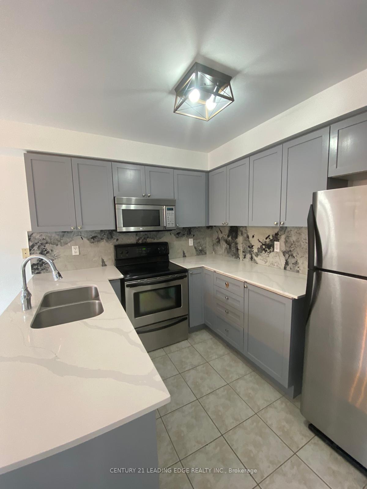Photo 10 of 71 Jessop Drive, Brampton, Fletcher's Meadow — HOMEH