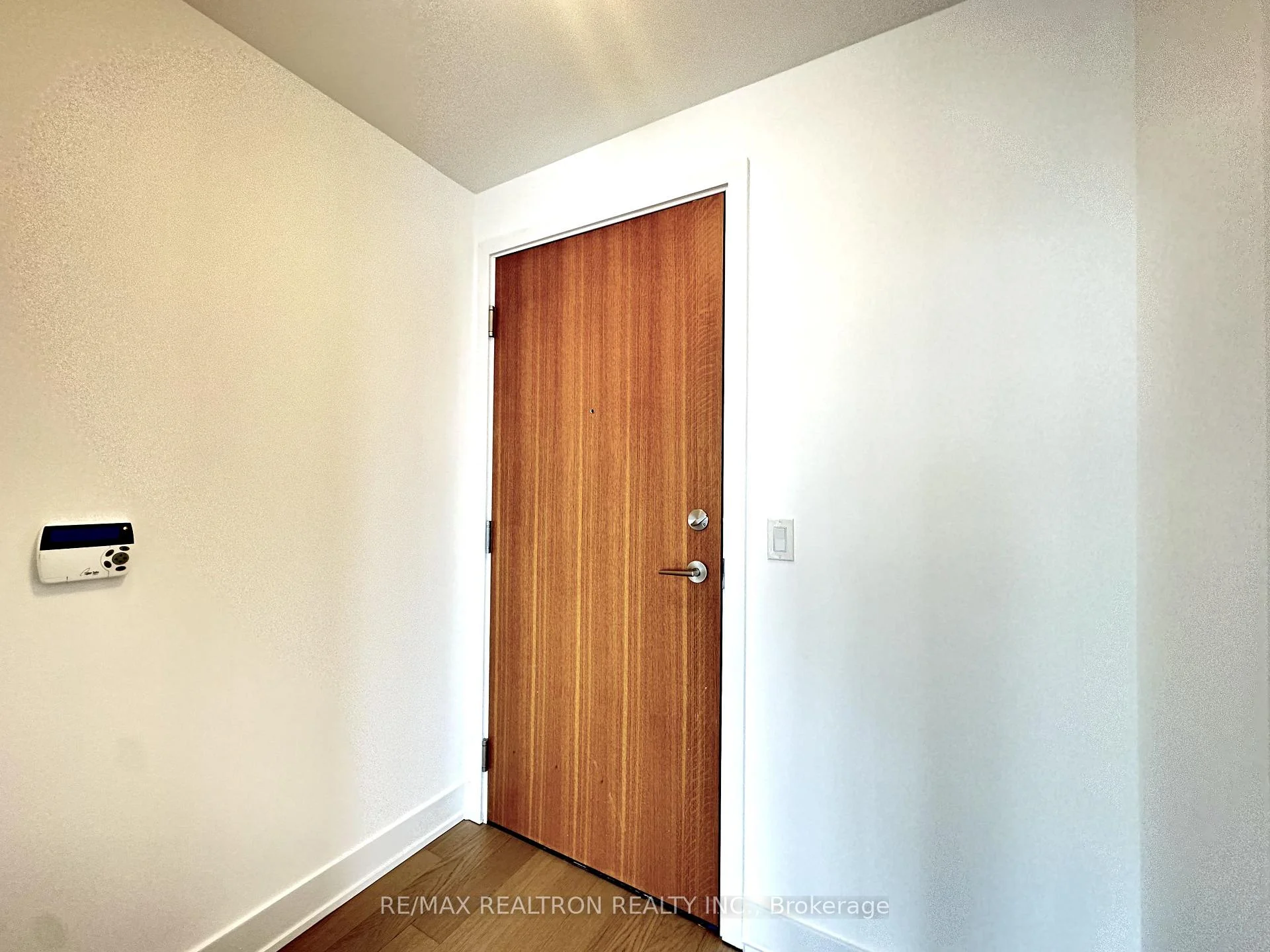 Photo 7 of Unit 5202, 30 Shore Breeze Drive, Etobicoke, Mimico — HOMEH