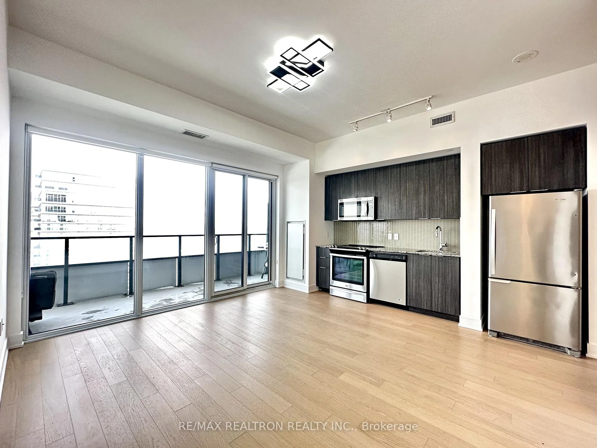 Photo 11 of Unit 5202, 30 Shore Breeze Drive, Etobicoke, Mimico — HOMEH