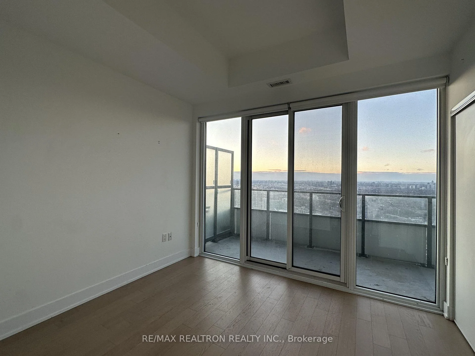 Photo 23 of Unit 5202, 30 Shore Breeze Drive, Etobicoke, Mimico — HOMEH