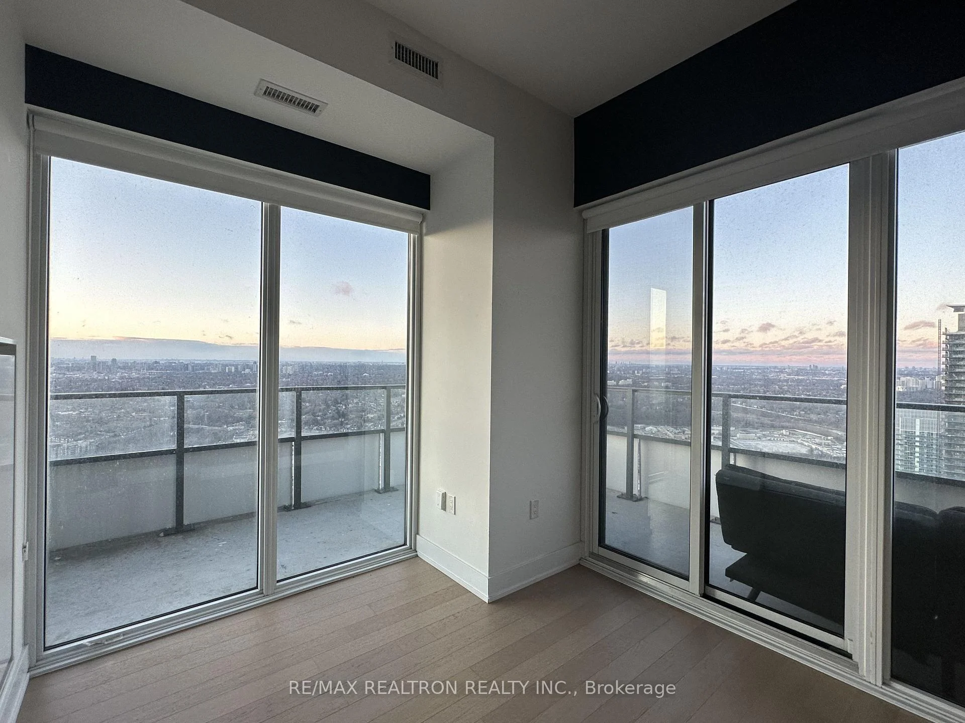 Photo 26 of Unit 5202, 30 Shore Breeze Drive, Etobicoke, Mimico — HOMEH