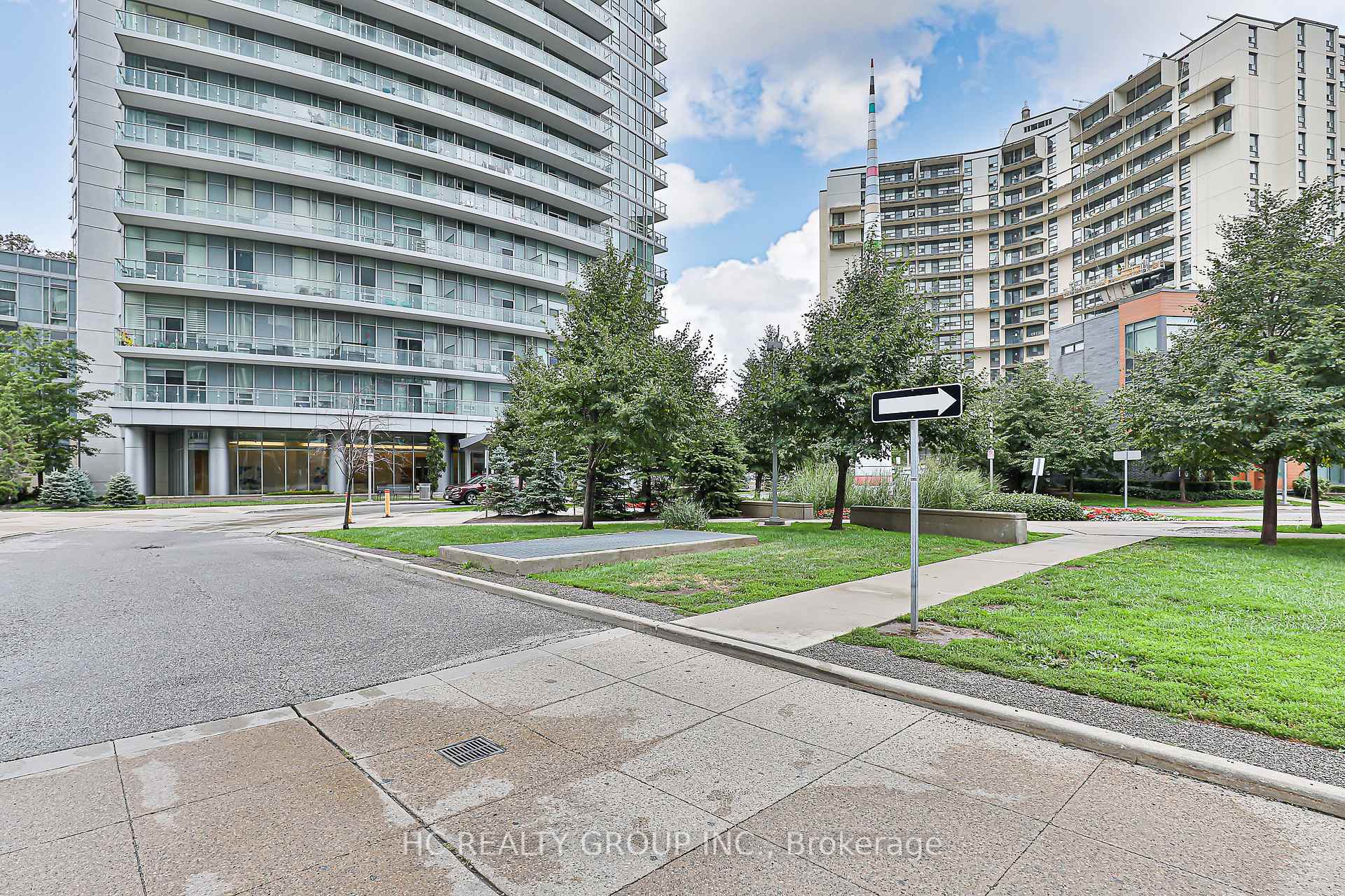 Photo 3 of Unit 1803, 70 Forest Manor Road, North York, Henry Farm — HOMEH