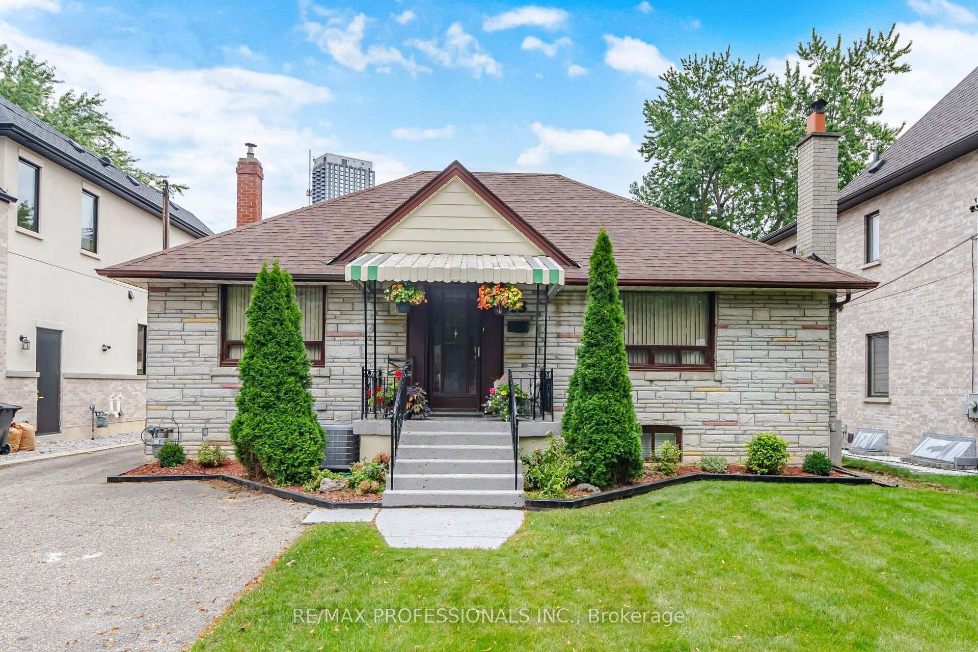 Photo 2 of 53 Wilmar Road, Etobicoke, Islington-City Centre West — HOMEH