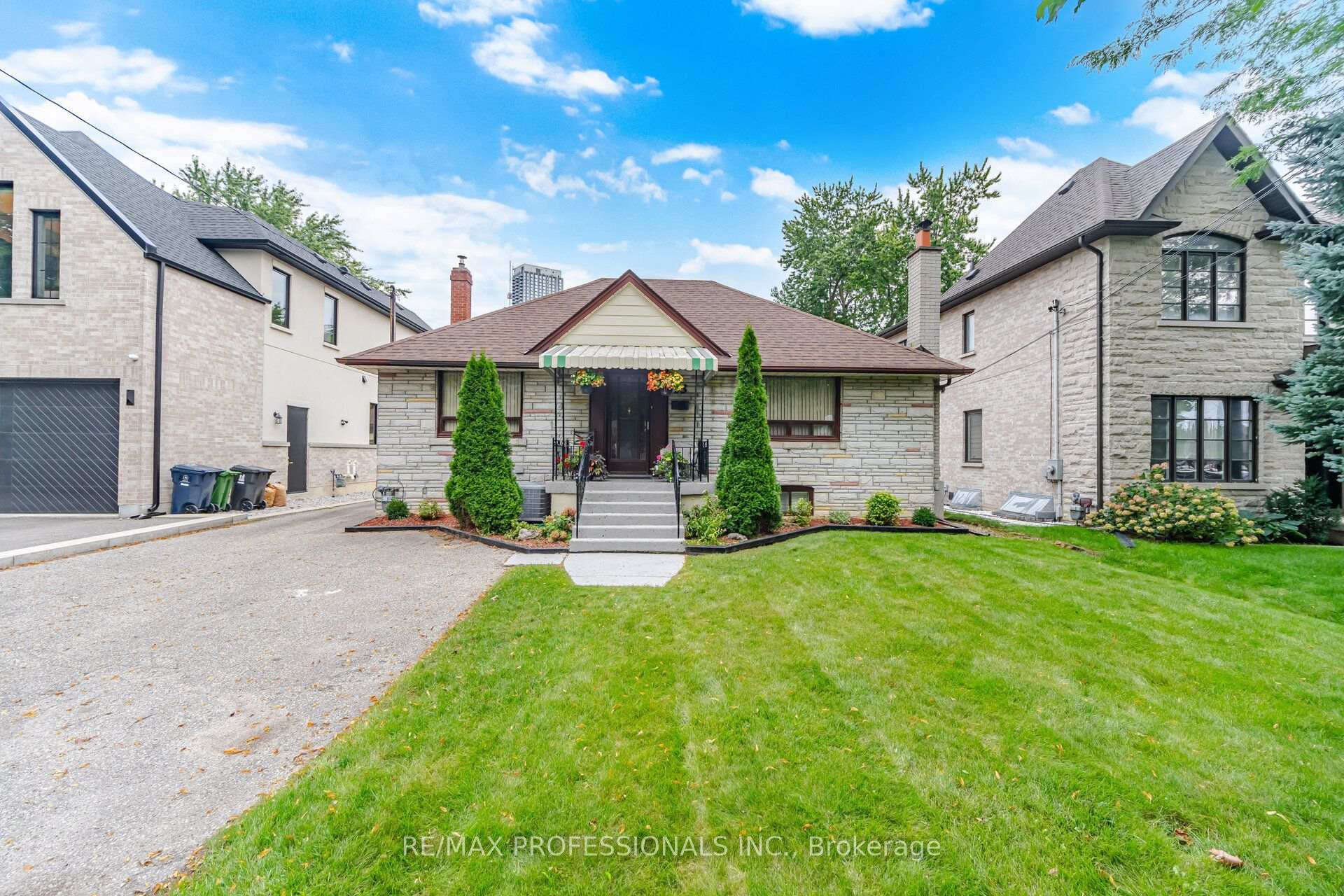 Photo 7 of 53 Wilmar Road, Etobicoke, Islington-City Centre West — HOMEH