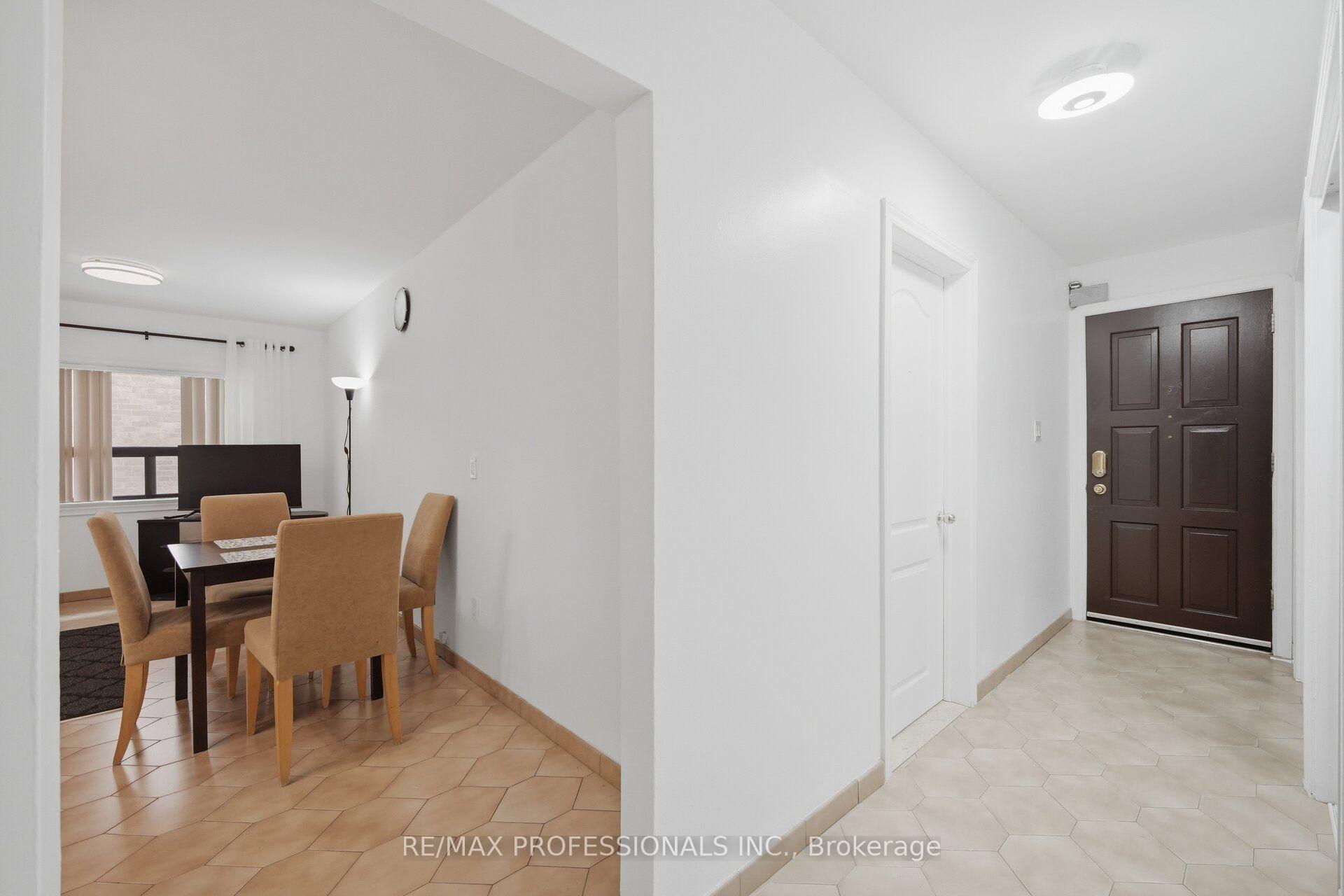 Photo 9 of 53 Wilmar Road, Etobicoke, Islington-City Centre West — HOMEH