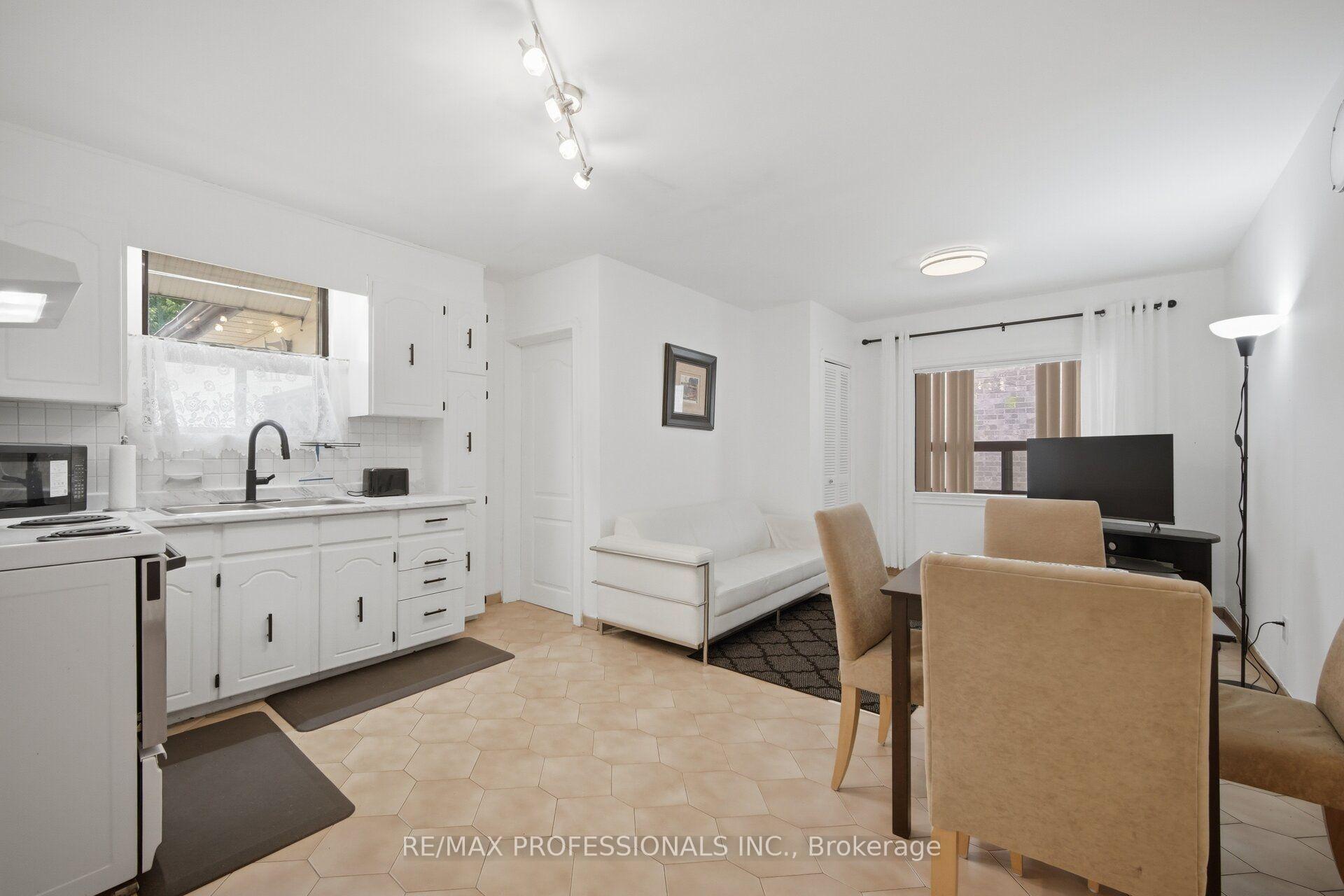 Photo 10 of 53 Wilmar Road, Etobicoke, Islington-City Centre West — HOMEH