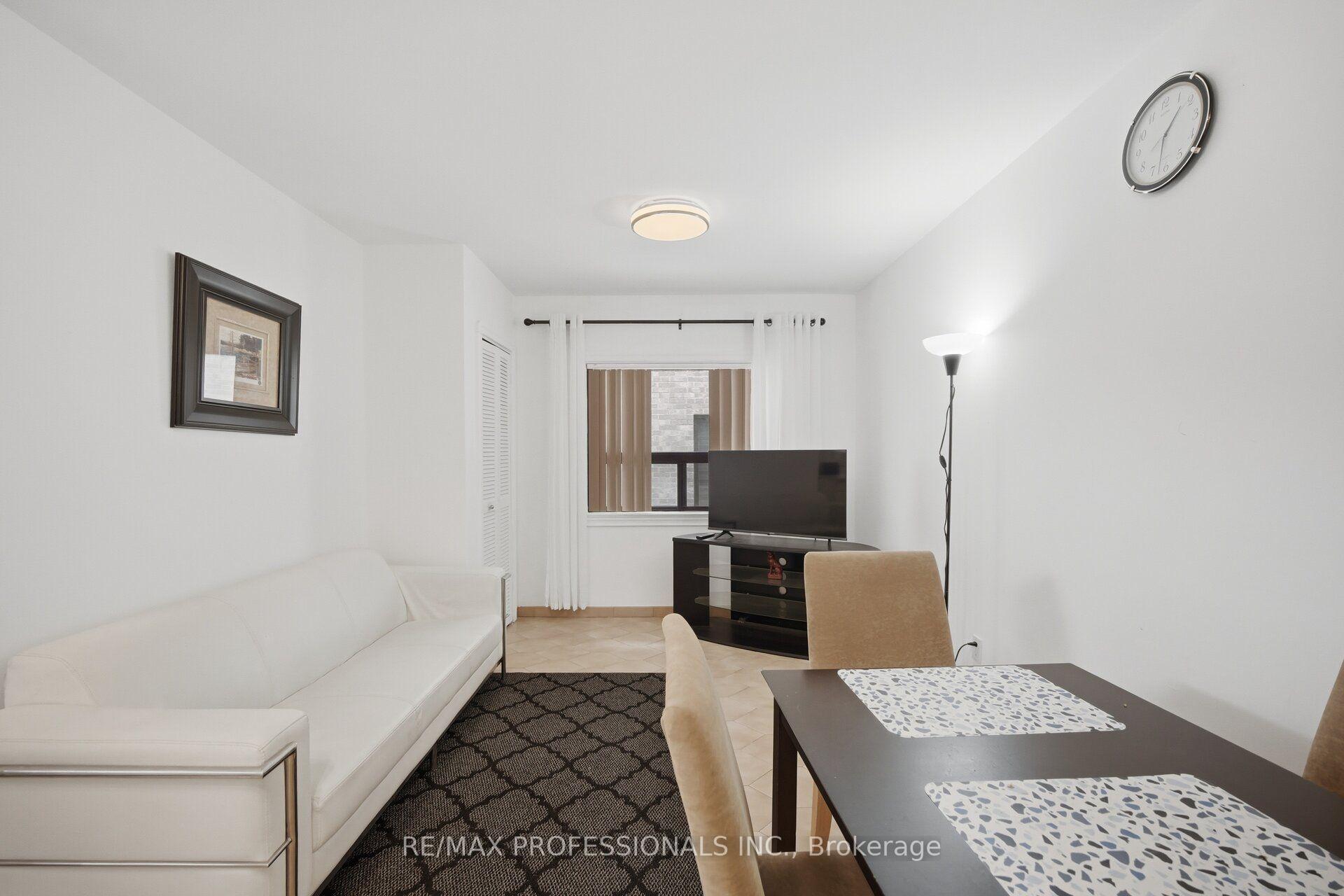 Photo 16 of 53 Wilmar Road, Etobicoke, Islington-City Centre West — HOMEH