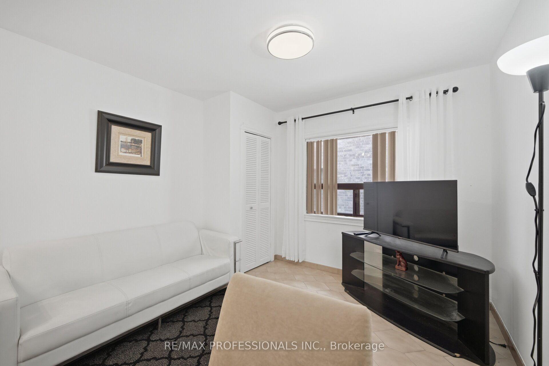 Photo 17 of 53 Wilmar Road, Etobicoke, Islington-City Centre West — HOMEH