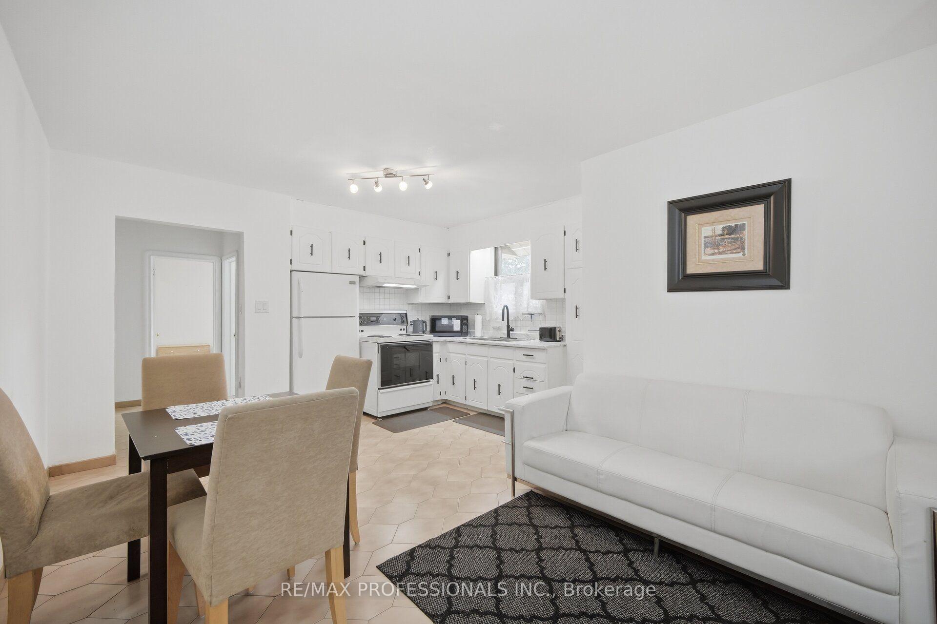 Photo 19 of 53 Wilmar Road, Etobicoke, Islington-City Centre West — HOMEH