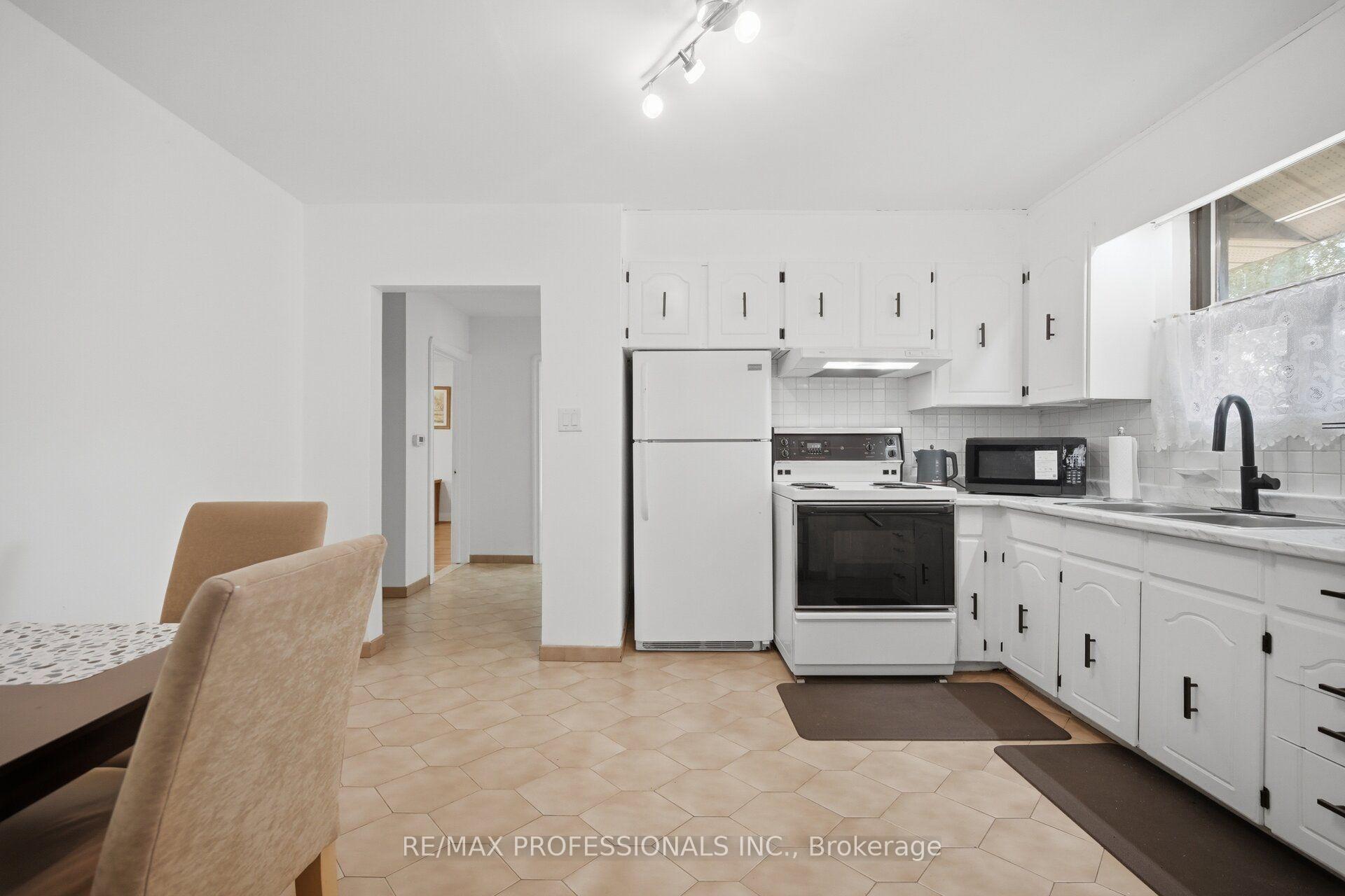 Photo 21 of 53 Wilmar Road, Etobicoke, Islington-City Centre West — HOMEH