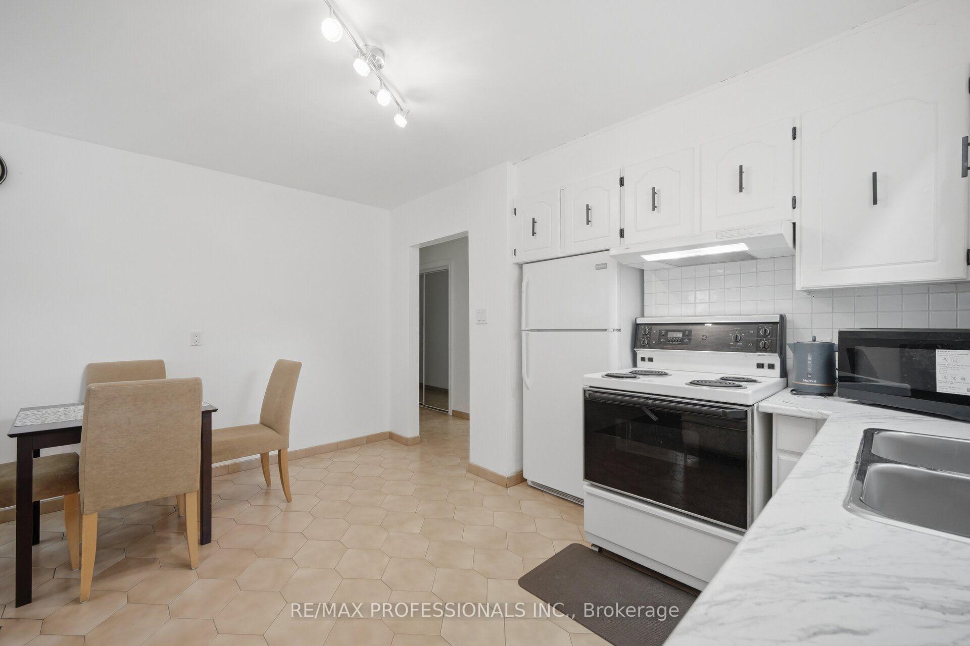 Photo 22 of 53 Wilmar Road, Etobicoke, Islington-City Centre West — HOMEH