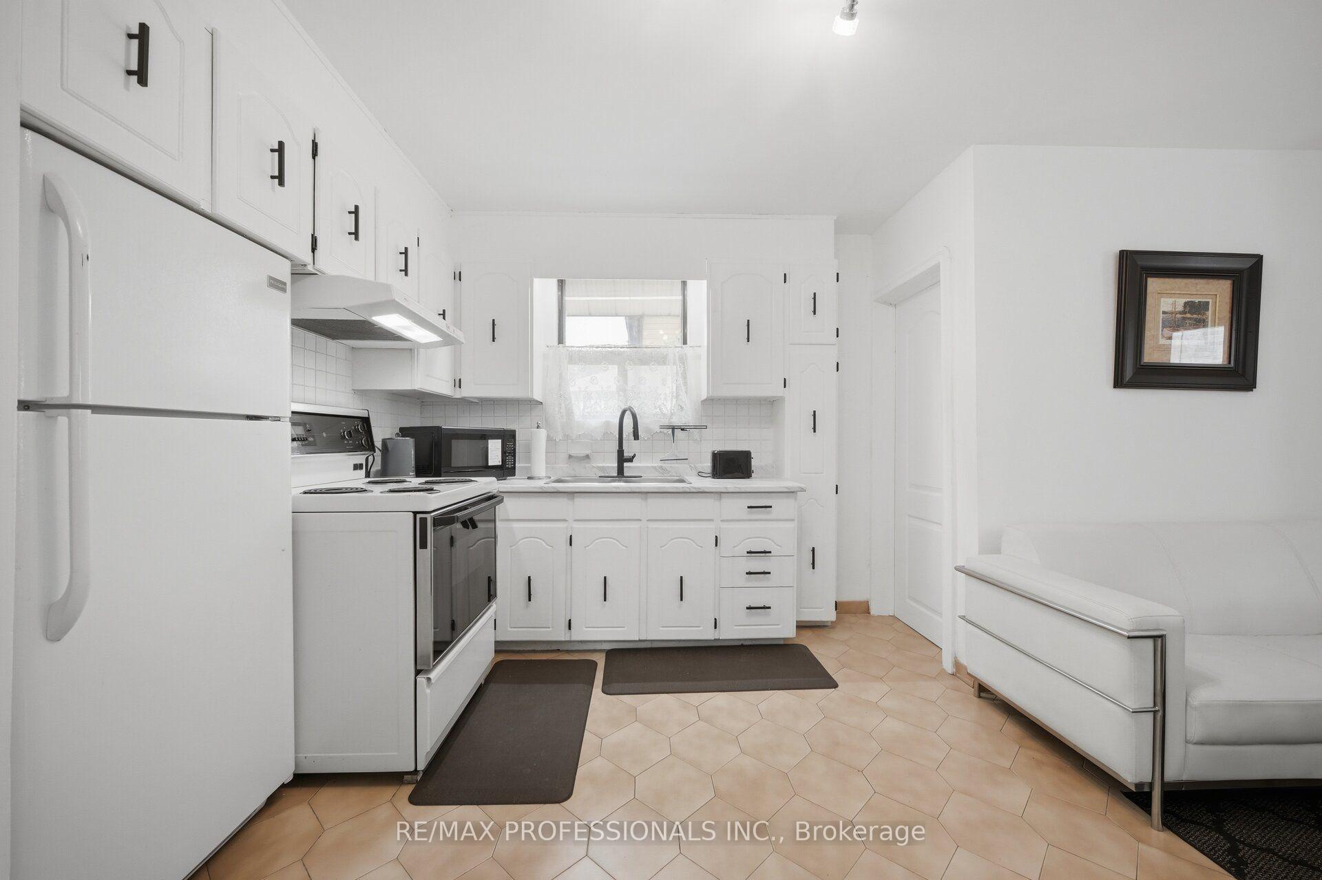 Photo 24 of 53 Wilmar Road, Etobicoke, Islington-City Centre West — HOMEH