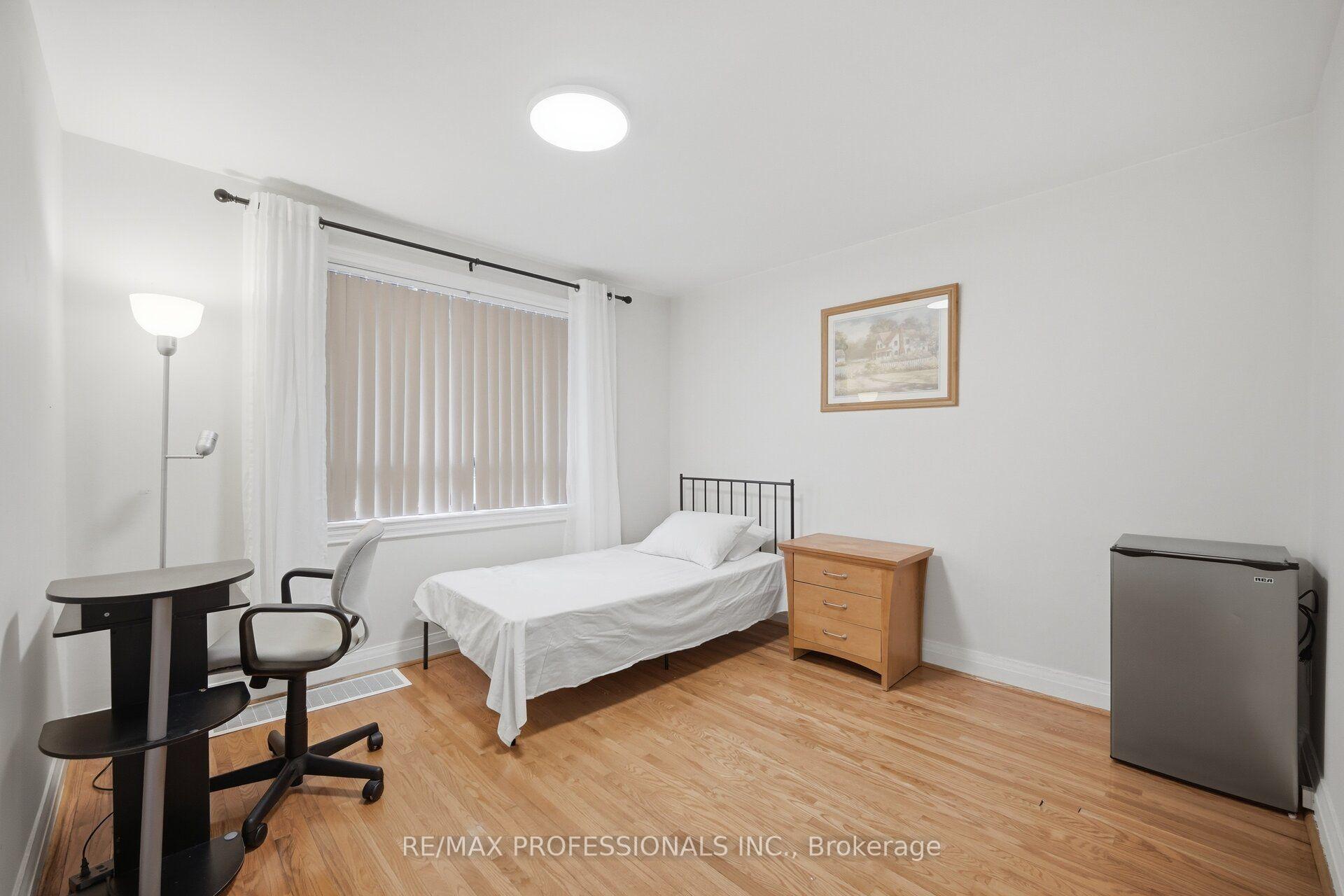 Photo 28 of 53 Wilmar Road, Etobicoke, Islington-City Centre West — HOMEH