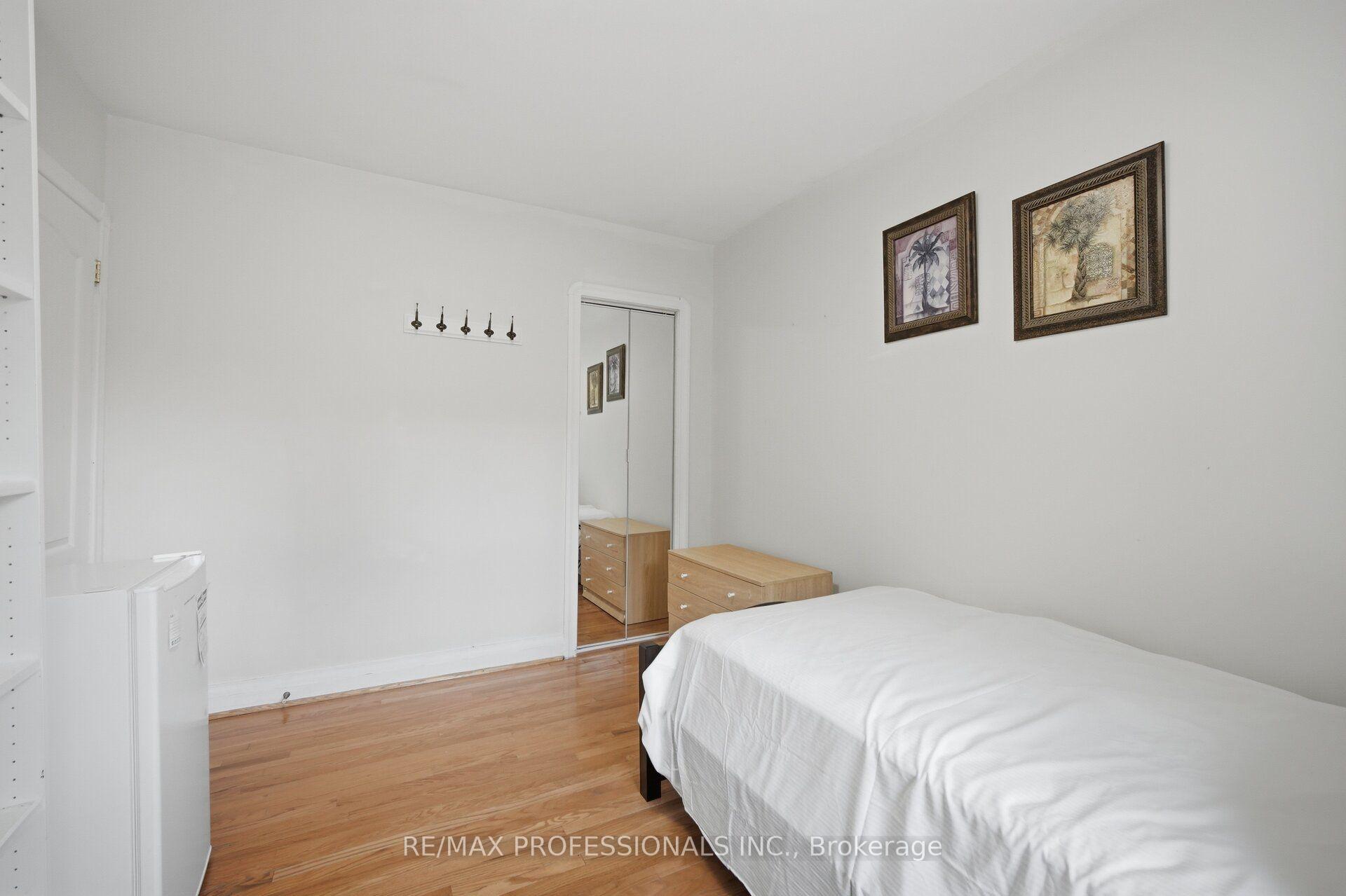 Photo 31 of 53 Wilmar Road, Etobicoke, Islington-City Centre West — HOMEH
