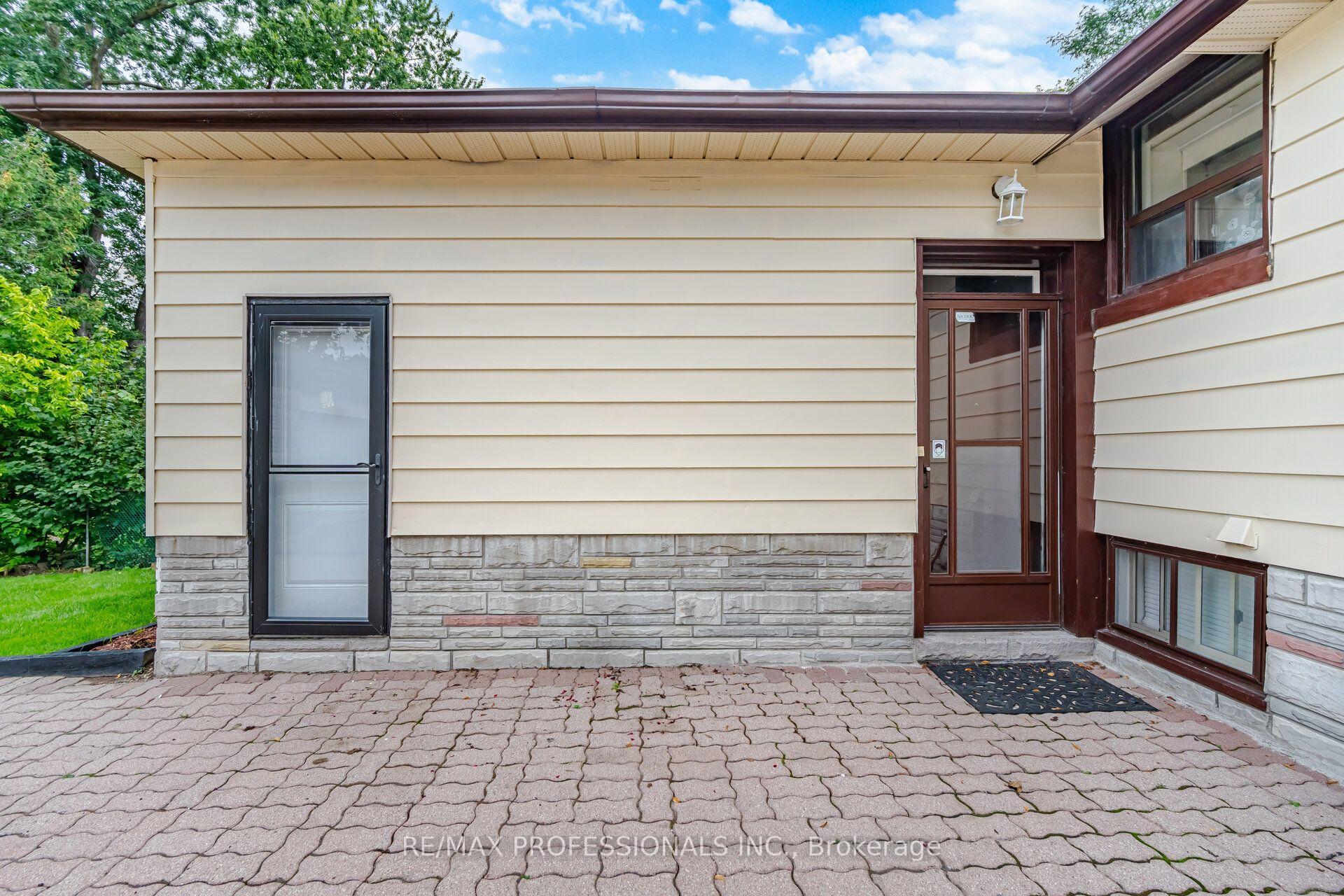 Photo 33 of 53 Wilmar Road, Etobicoke, Islington-City Centre West — HOMEH