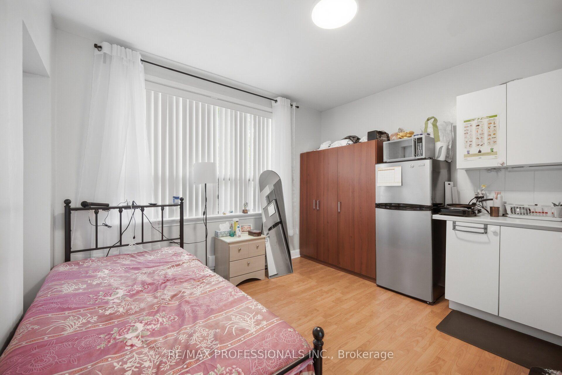 Photo 34 of 53 Wilmar Road, Etobicoke, Islington-City Centre West — HOMEH