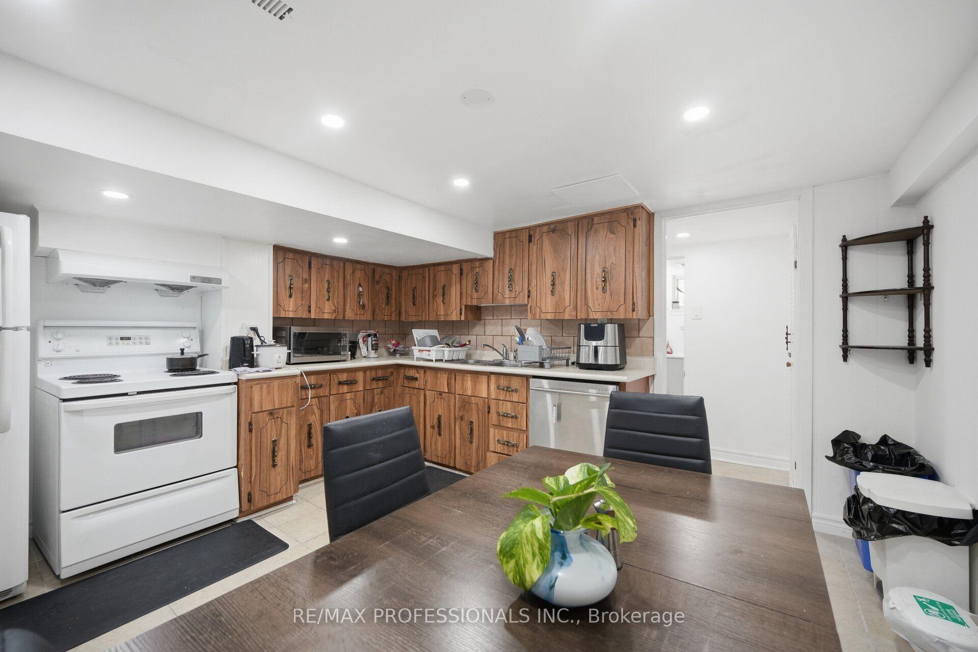 Photo 40 of 53 Wilmar Road, Etobicoke, Islington-City Centre West — HOMEH