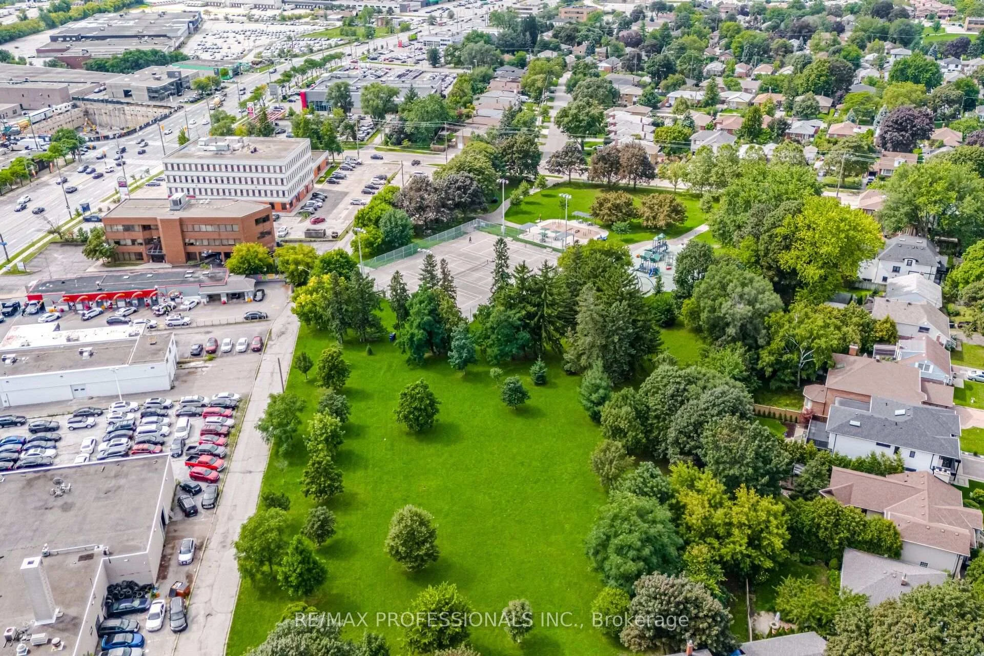 Photo 4 of 53 Wilmar Road, Etobicoke, Islington-City Centre West — HOMEH
