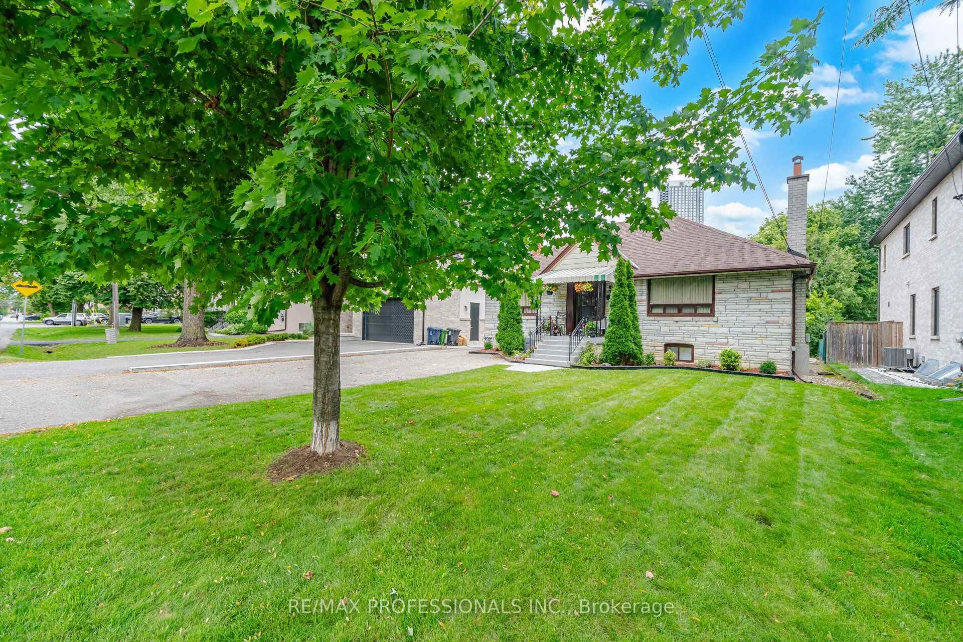 Photo 23 of 53 Wilmar Road, Etobicoke, Islington-City Centre West — HOMEH