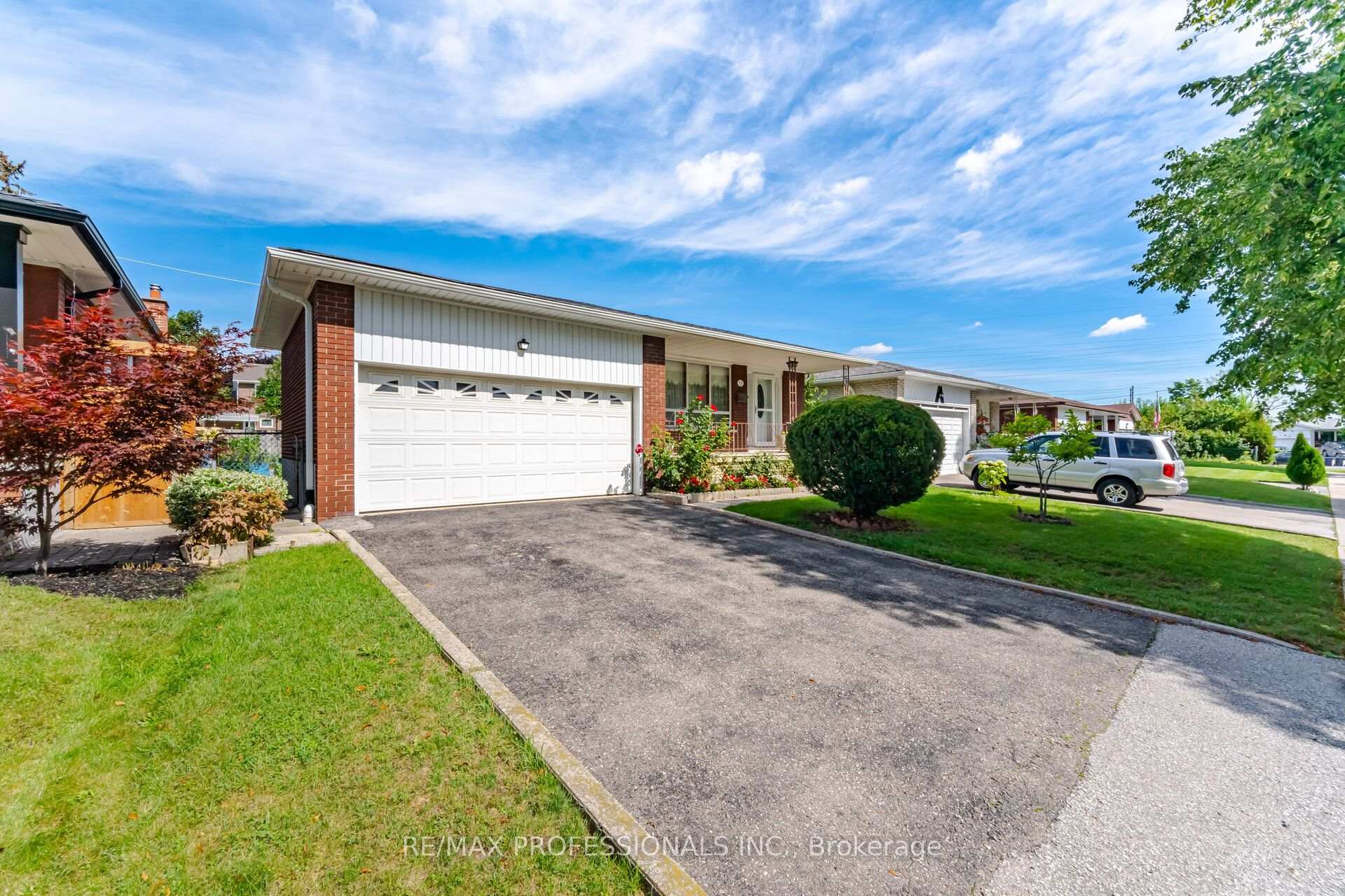 Photo 1 of 19 Earldown Drive, Etobicoke, Willowridge-Martingrove-Richview — HOMEH