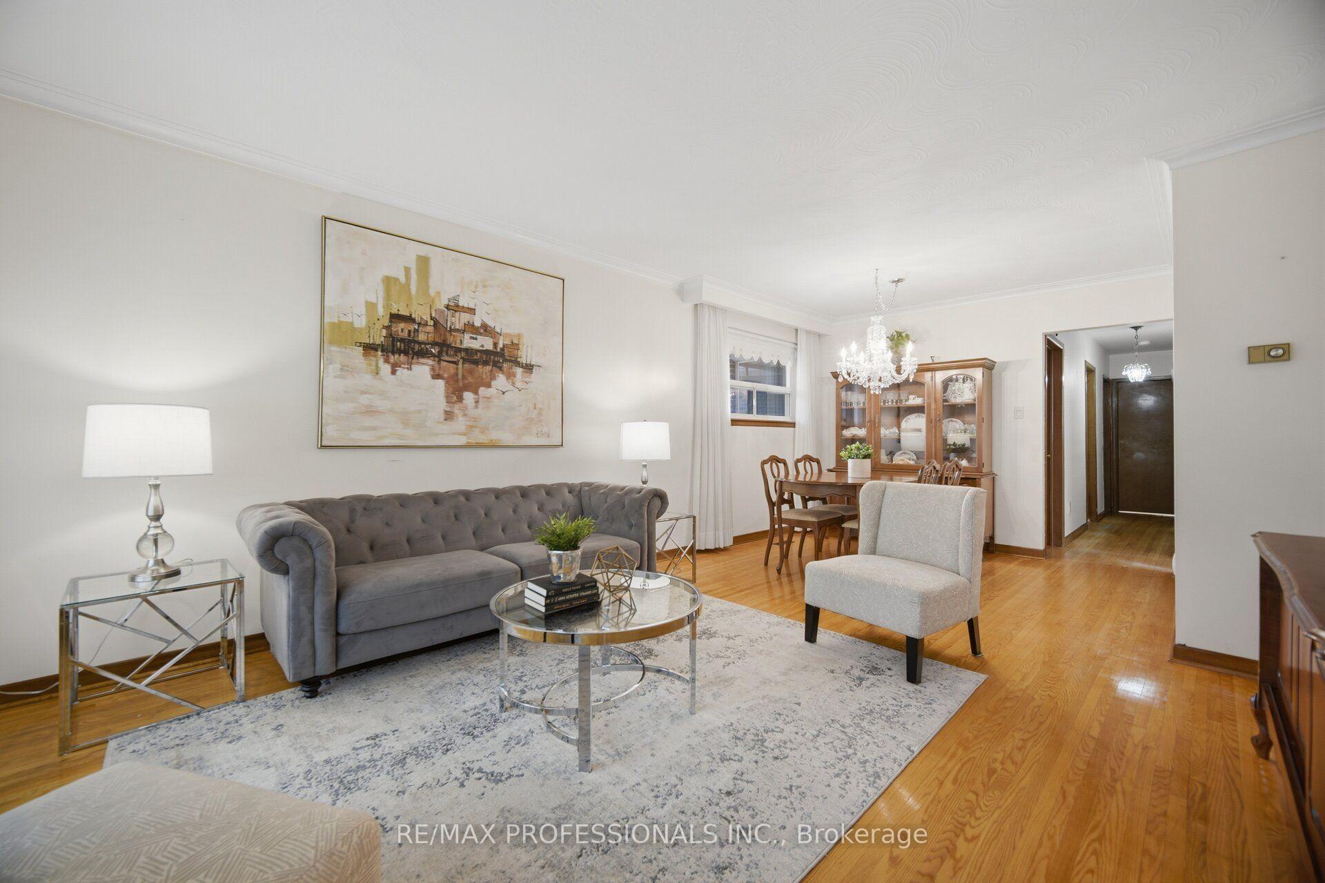 Photo 14 of 19 Earldown Drive, Etobicoke, Willowridge-Martingrove-Richview — HOMEH