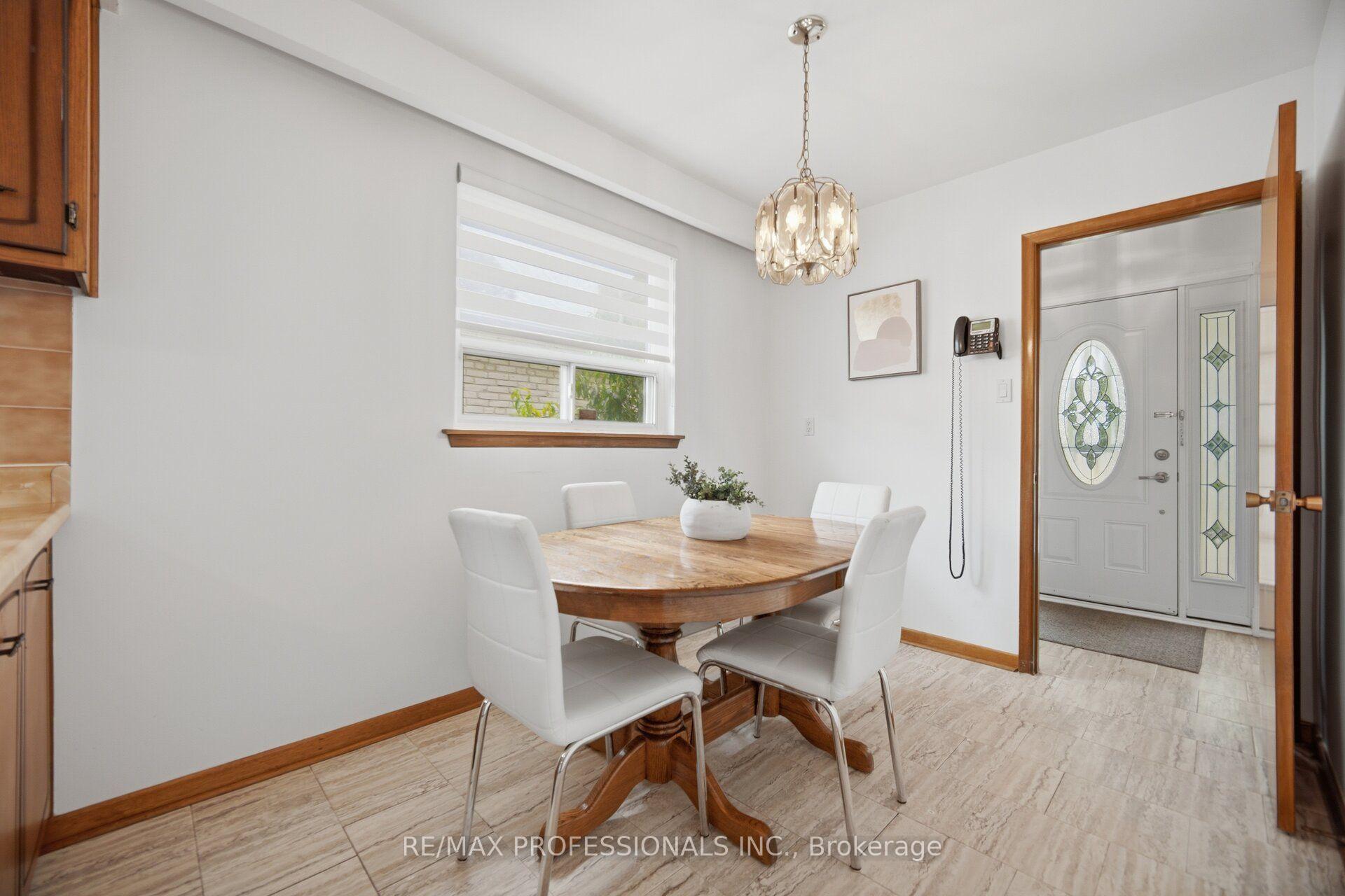 Photo 22 of 19 Earldown Drive, Etobicoke, Willowridge-Martingrove-Richview — HOMEH