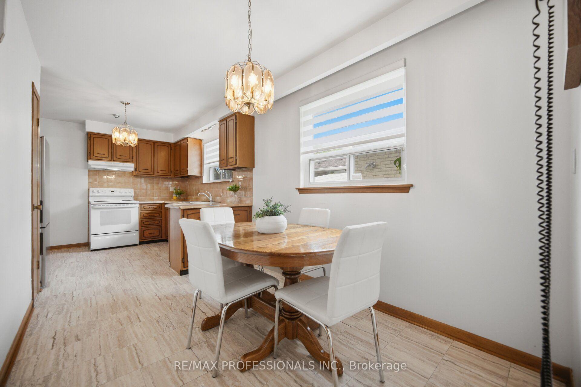 Photo 23 of 19 Earldown Drive, Etobicoke, Willowridge-Martingrove-Richview — HOMEH