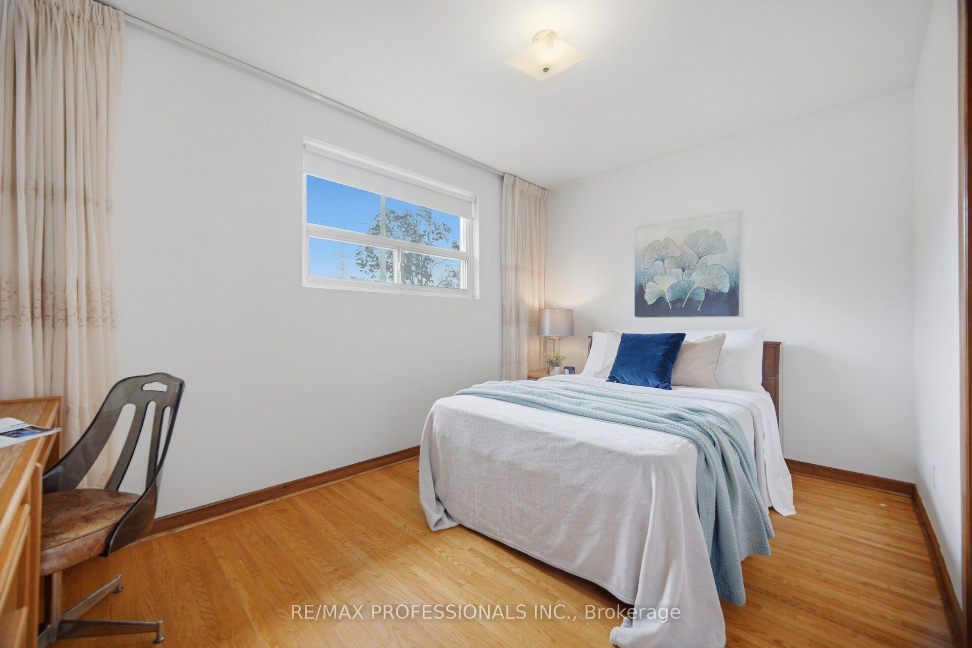 Photo 28 of 19 Earldown Drive, Etobicoke, Willowridge-Martingrove-Richview — HOMEH