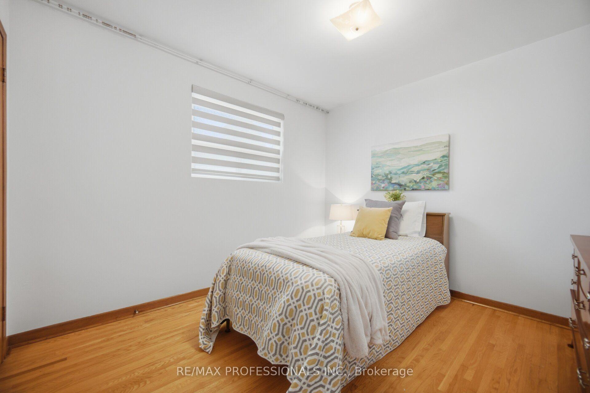 Photo 32 of 19 Earldown Drive, Etobicoke, Willowridge-Martingrove-Richview — HOMEH