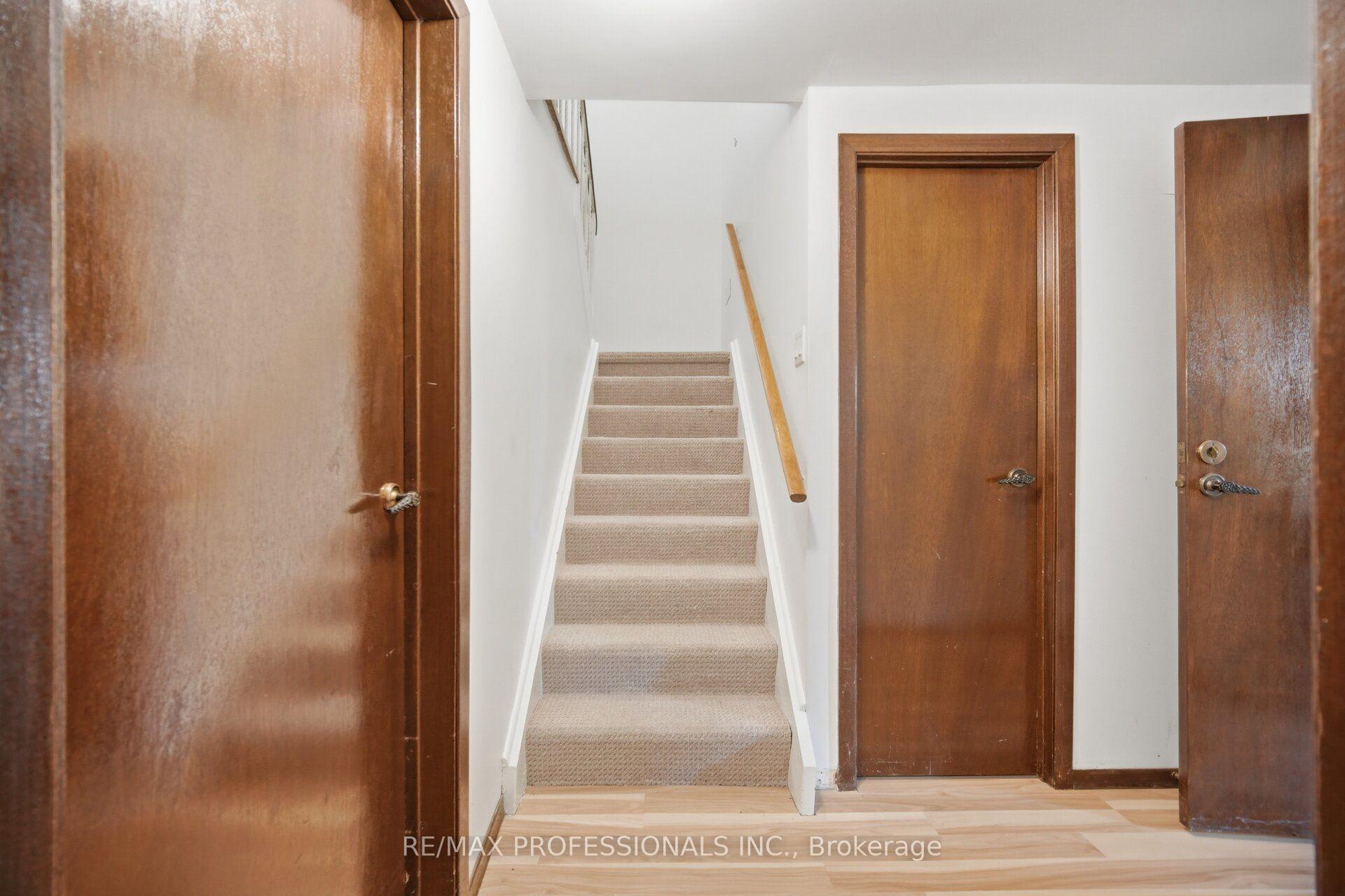 Photo 38 of 19 Earldown Drive, Etobicoke, Willowridge-Martingrove-Richview — HOMEH