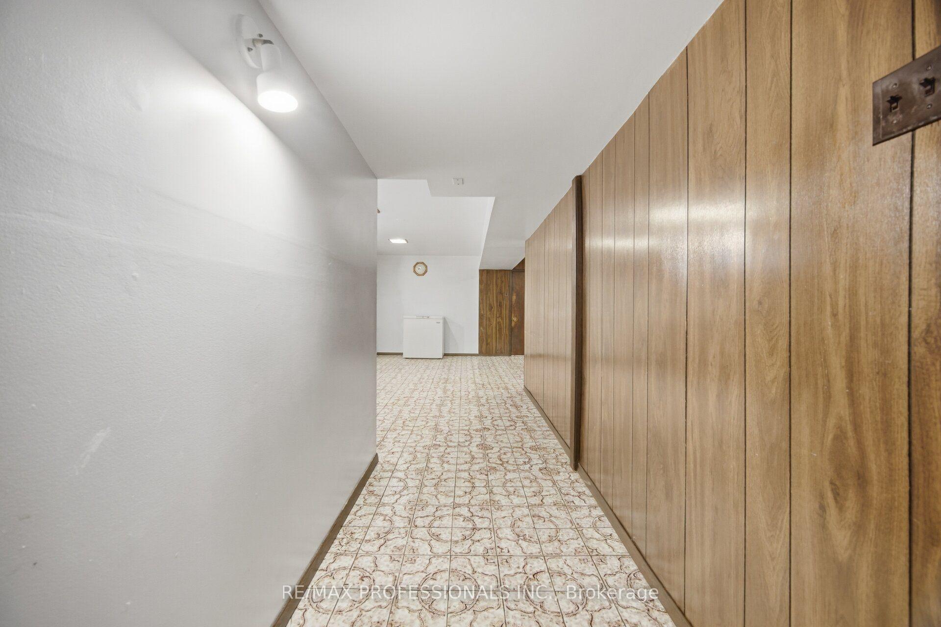 Photo 43 of 19 Earldown Drive, Etobicoke, Willowridge-Martingrove-Richview — HOMEH