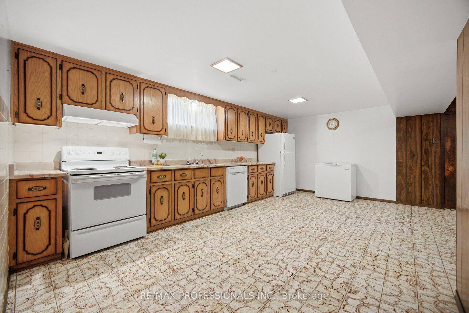 Photo 40 of 19 Earldown Drive, Etobicoke, Willowridge-Martingrove-Richview — HOMEH