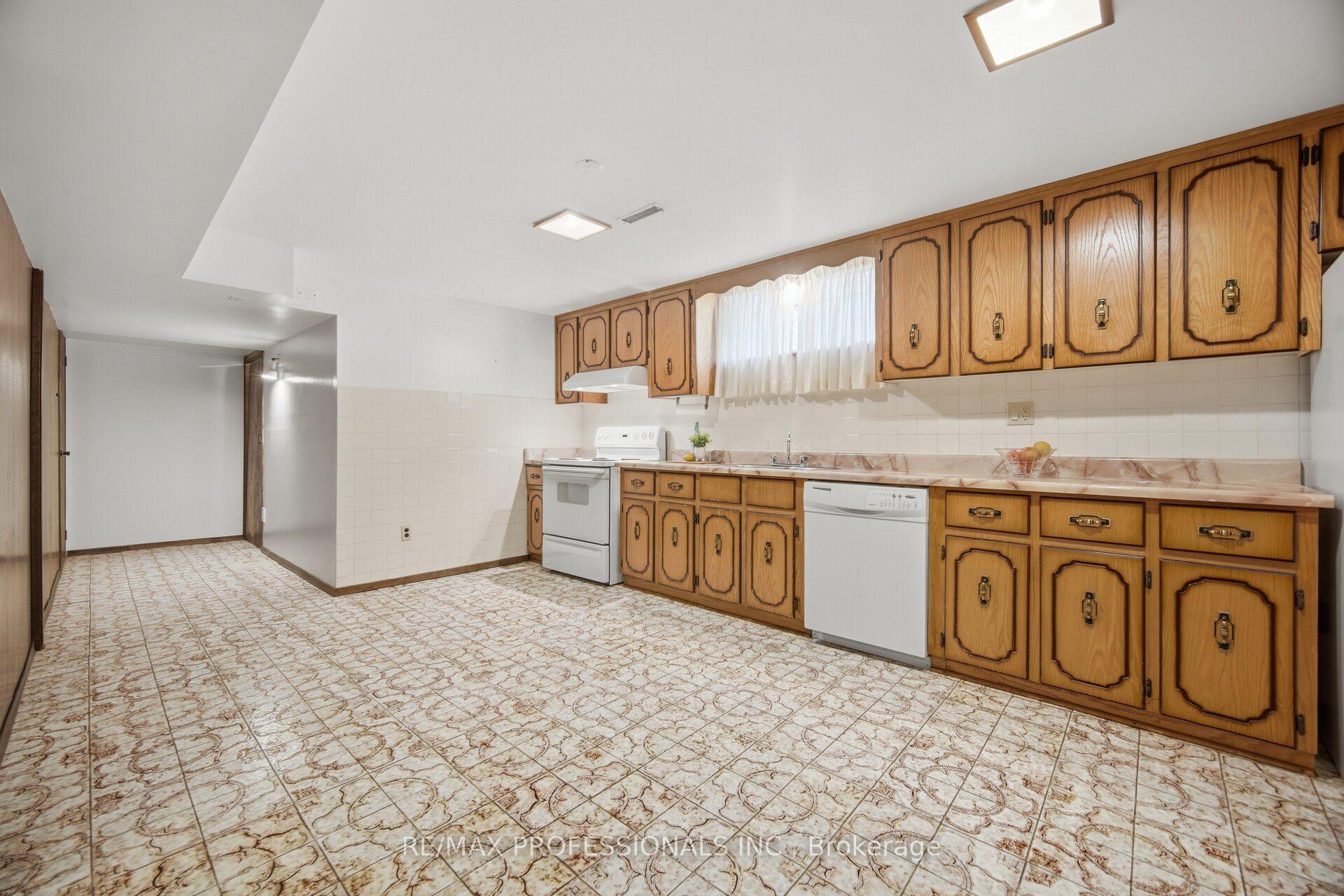 Photo 42 of 19 Earldown Drive, Etobicoke, Willowridge-Martingrove-Richview — HOMEH