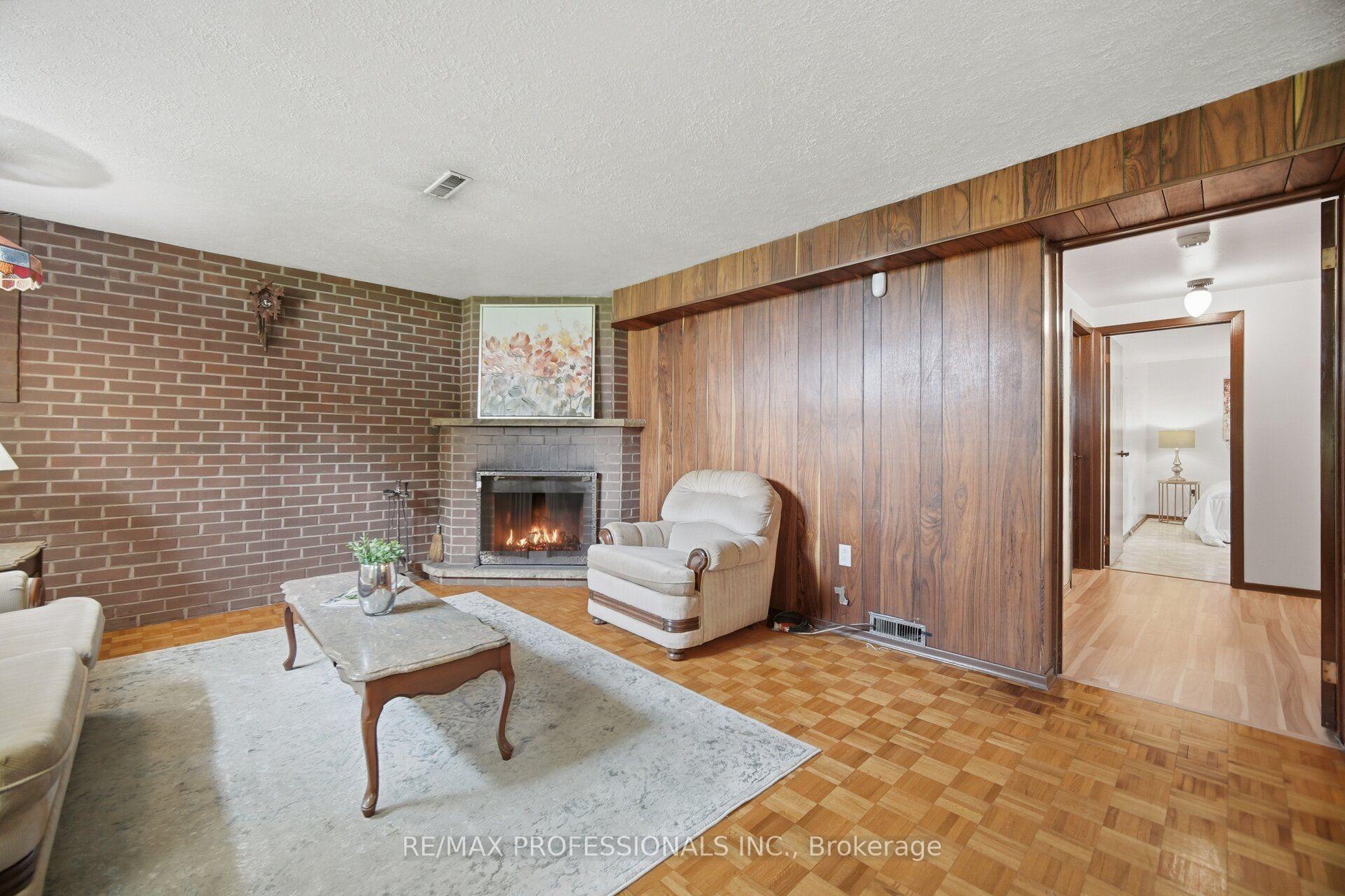 Photo 76 of 19 Earldown Drive, Etobicoke, Willowridge-Martingrove-Richview — HOMEH