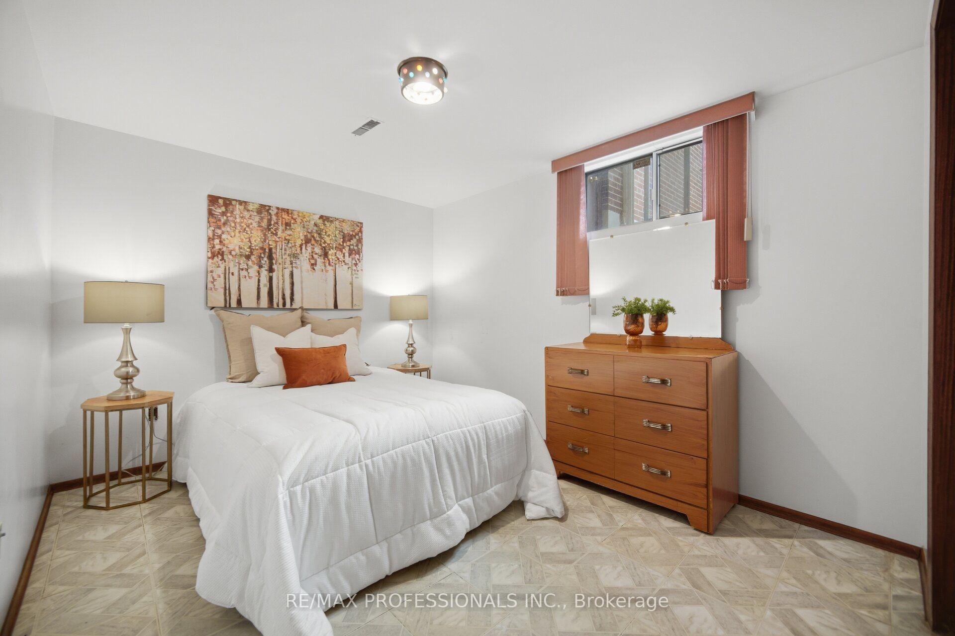 Photo 58 of 19 Earldown Drive, Etobicoke, Willowridge-Martingrove-Richview — HOMEH