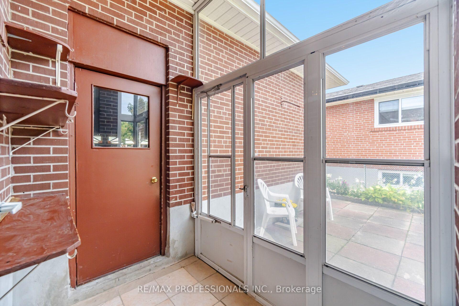 Photo 77 of 19 Earldown Drive, Etobicoke, Willowridge-Martingrove-Richview — HOMEH