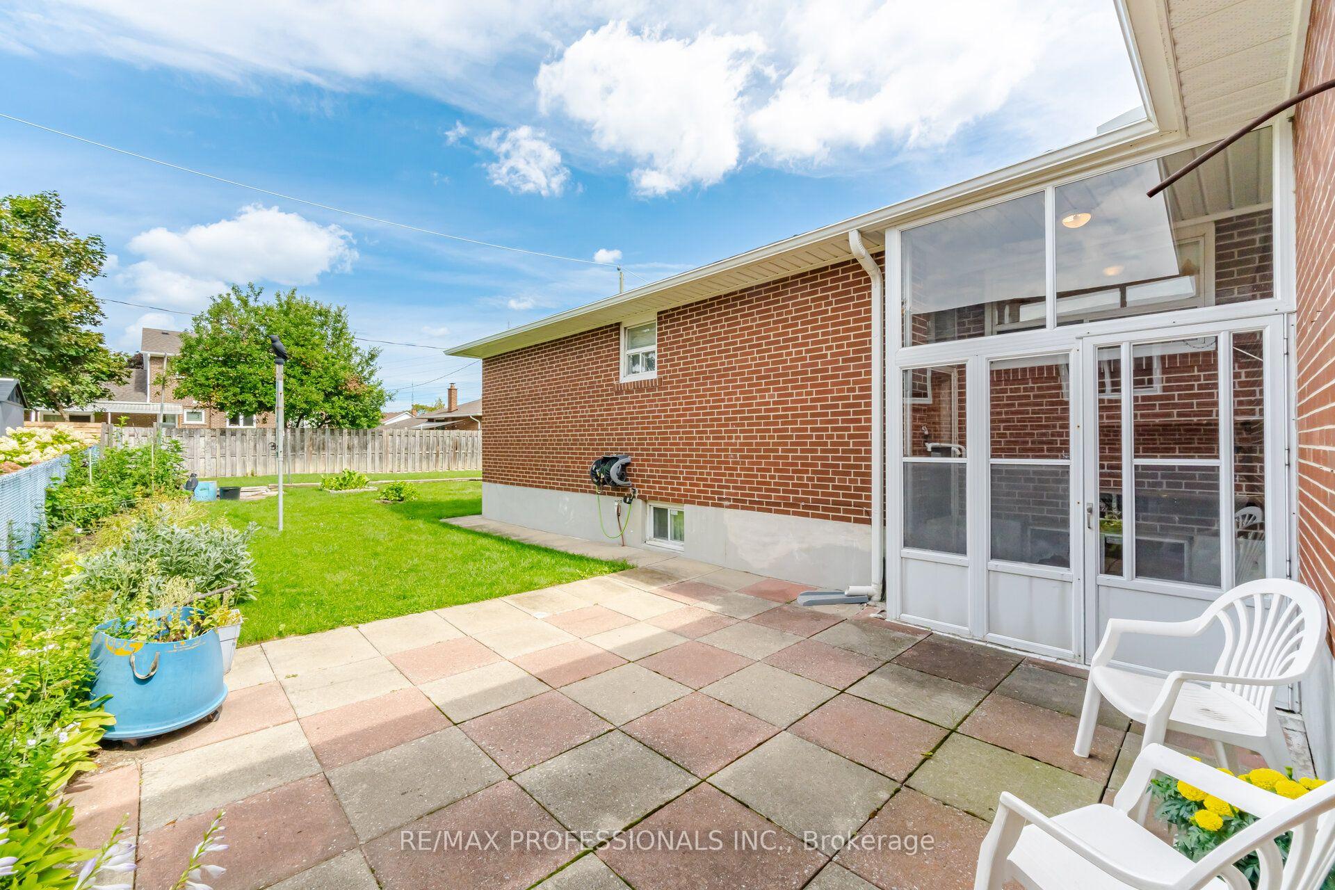 Photo 86 of 19 Earldown Drive, Etobicoke, Willowridge-Martingrove-Richview — HOMEH