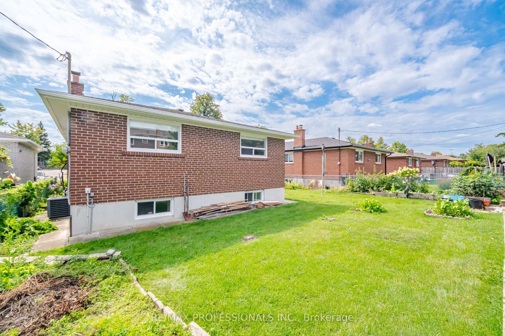 Photo 93 of 19 Earldown Drive, Etobicoke, Willowridge-Martingrove-Richview — HOMEH
