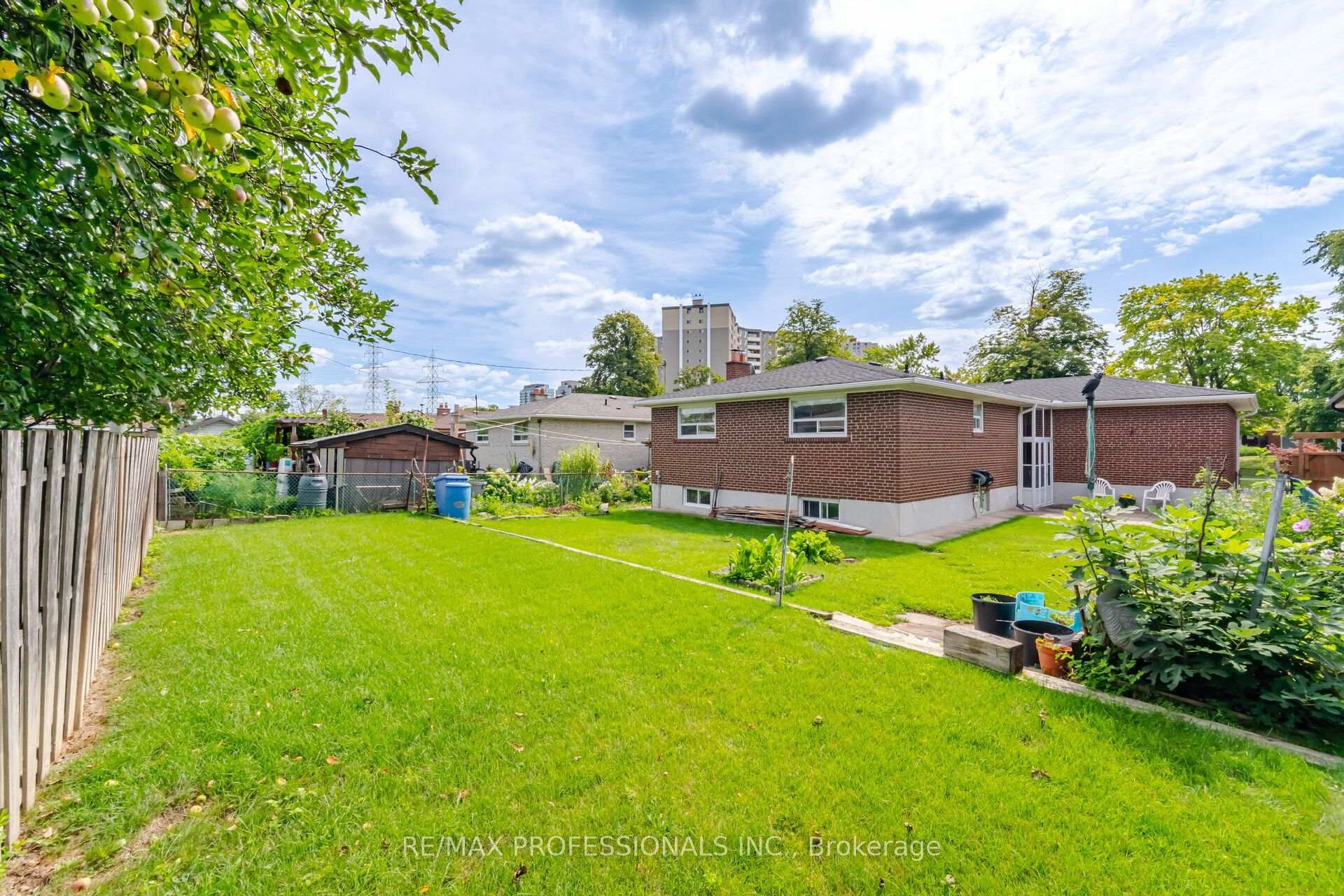 Photo 97 of 19 Earldown Drive, Etobicoke, Willowridge-Martingrove-Richview — HOMEH