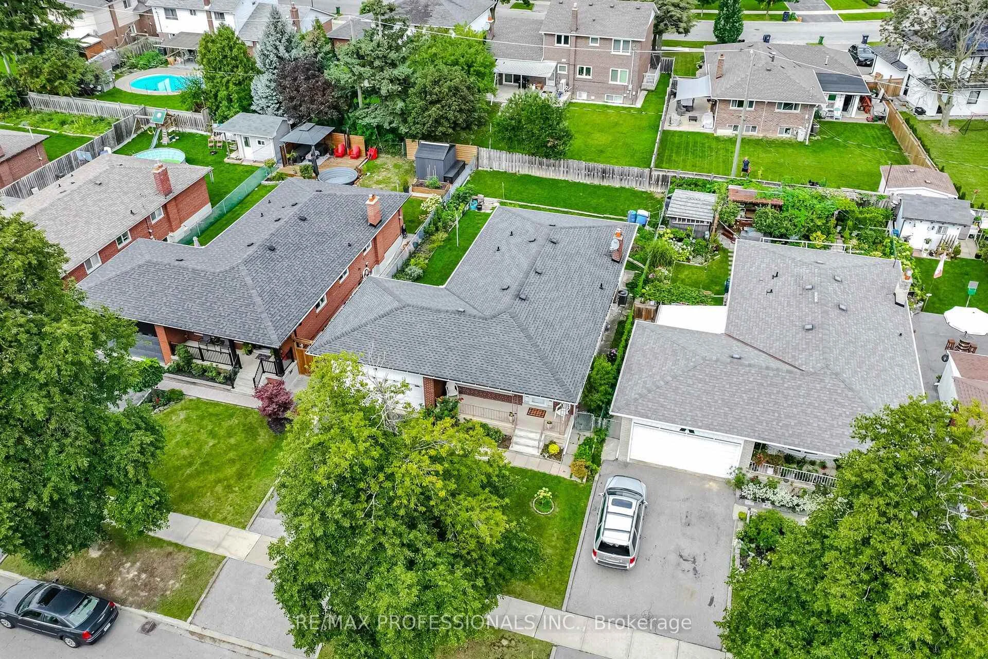 Photo 7 of 19 Earldown Drive, Etobicoke, Willowridge-Martingrove-Richview — HOMEH