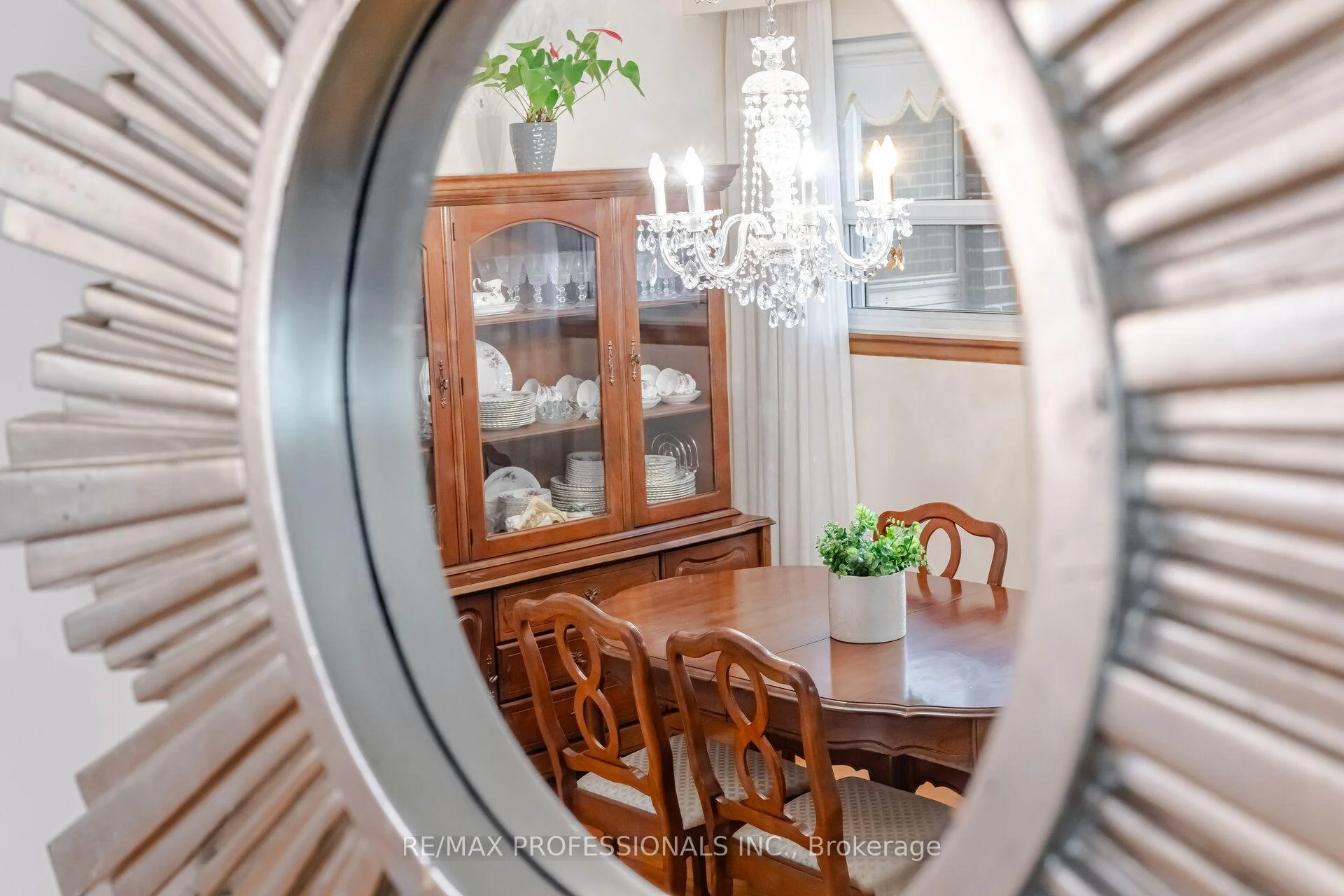 Photo 18 of 19 Earldown Drive, Etobicoke, Willowridge-Martingrove-Richview — HOMEH